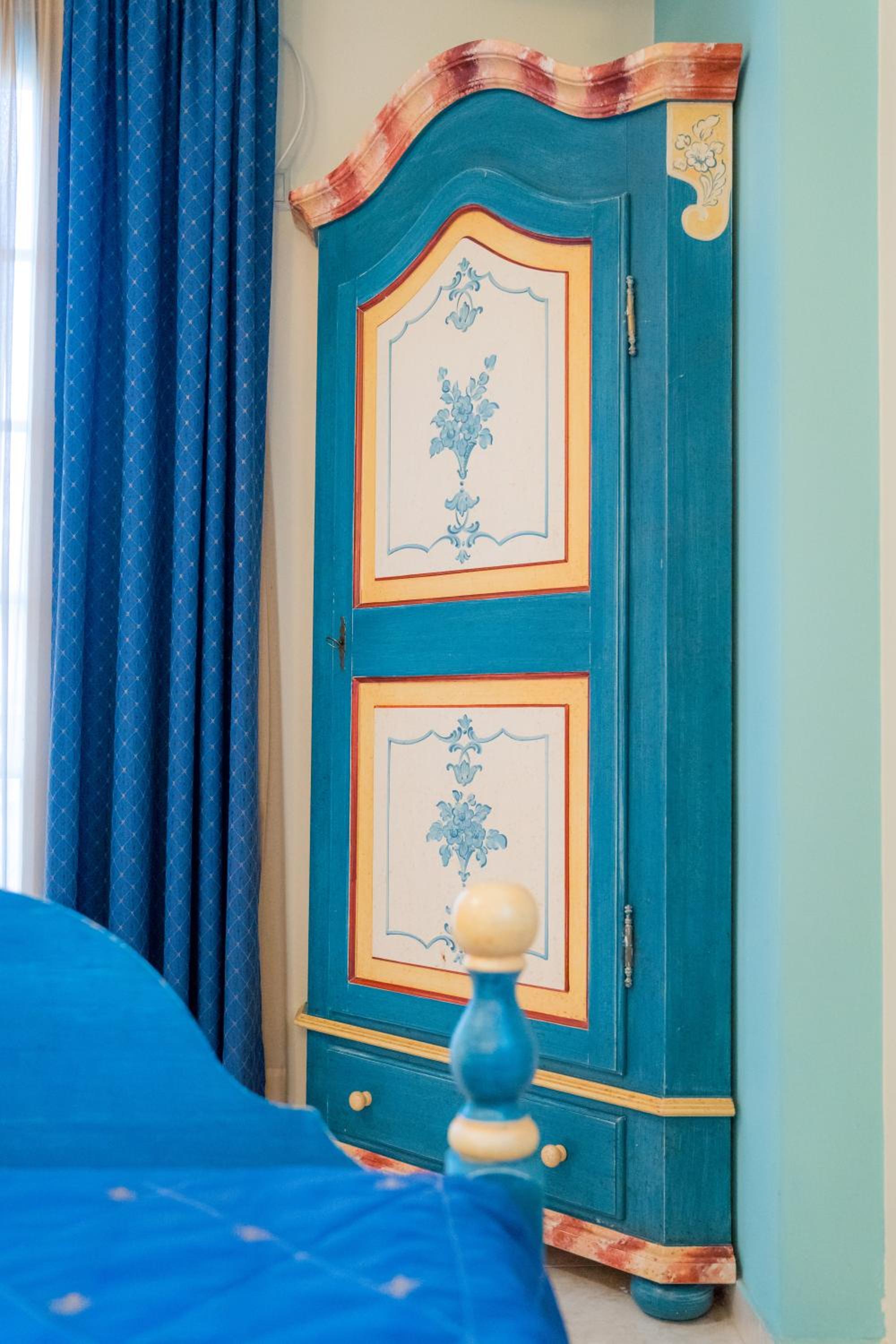 Twin Room with Balcony - Photo 18