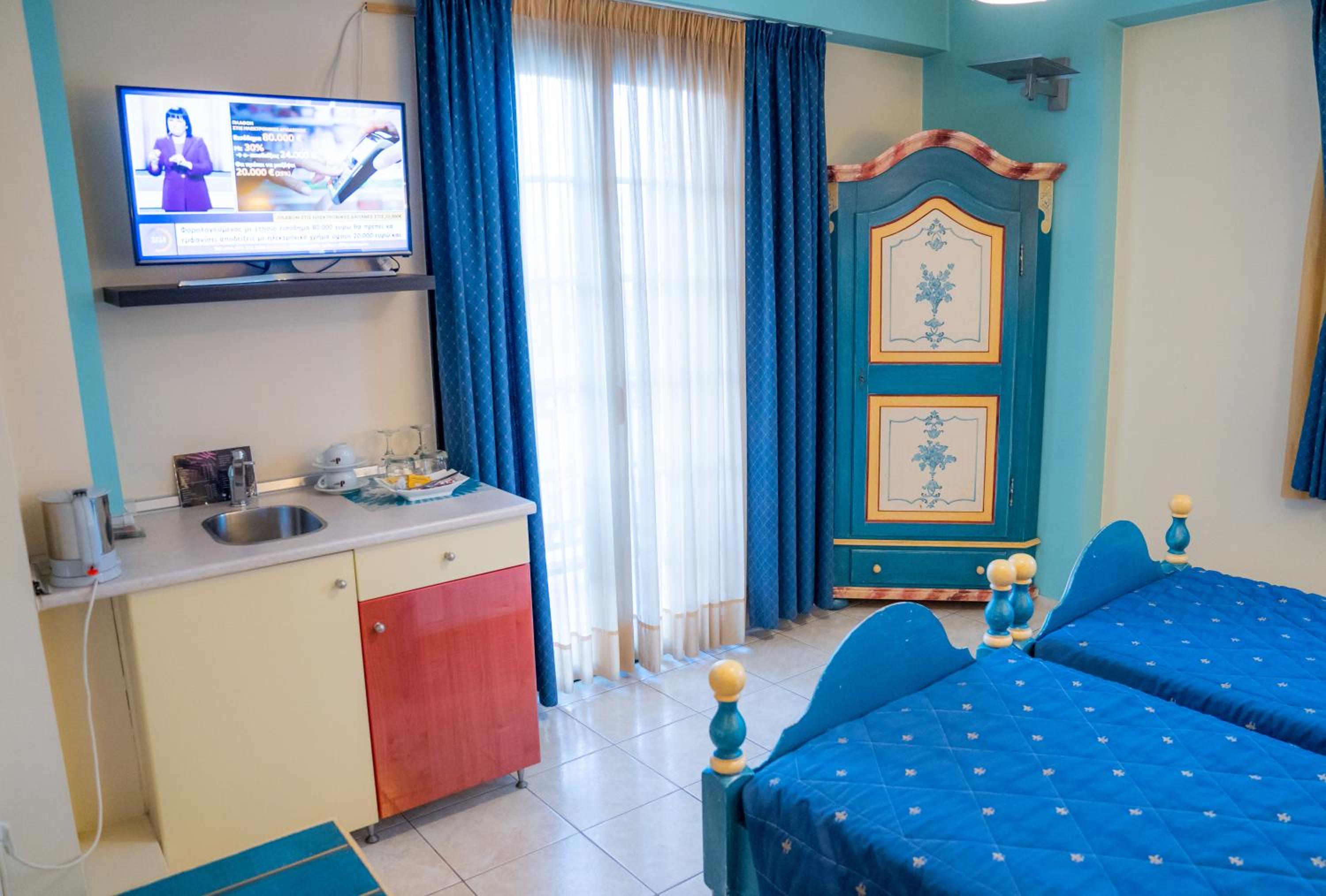 Twin Room with Balcony - Photo 2