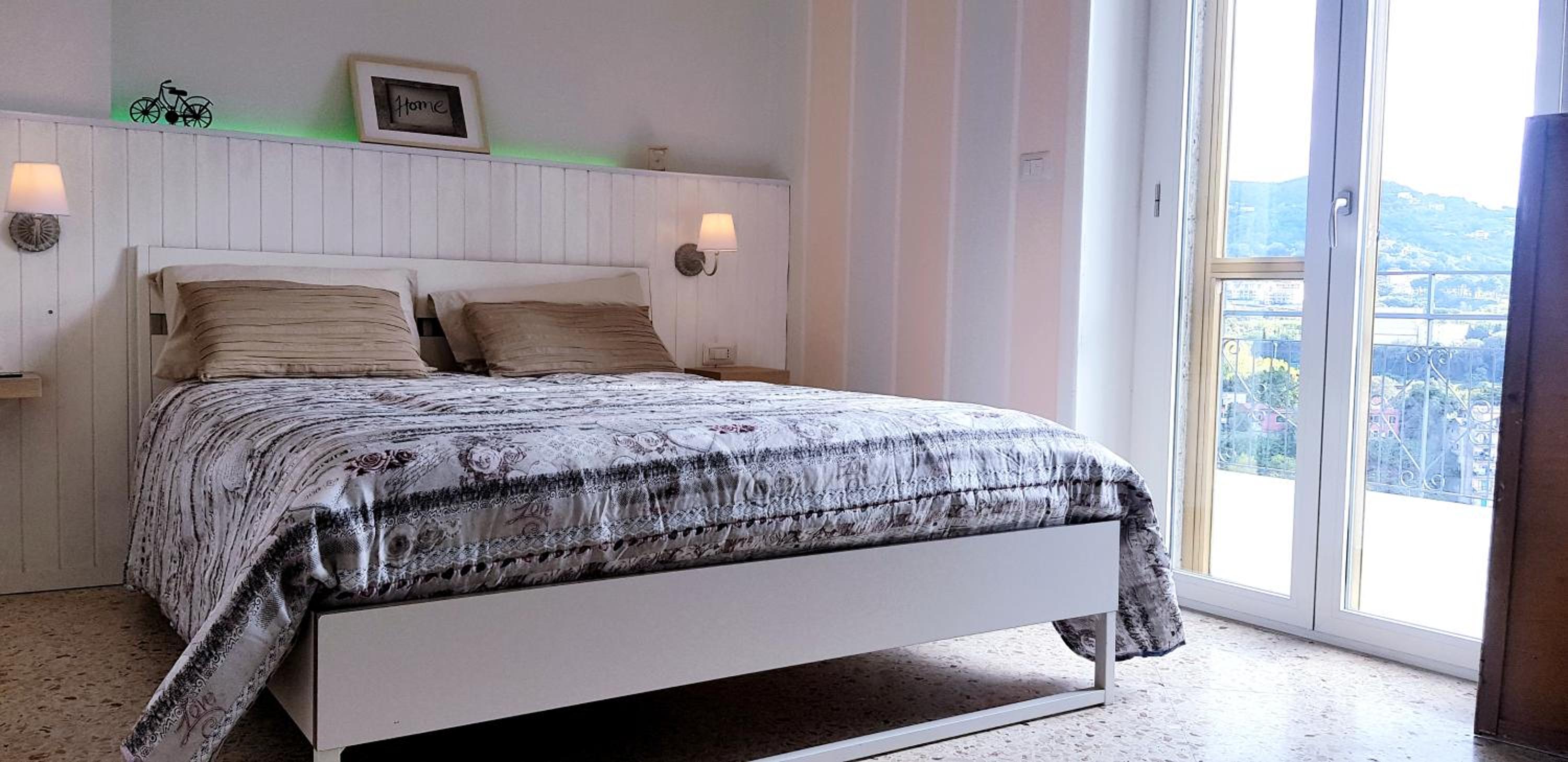 Deluxe Double Room with Balcony and Sea View - Photo 1