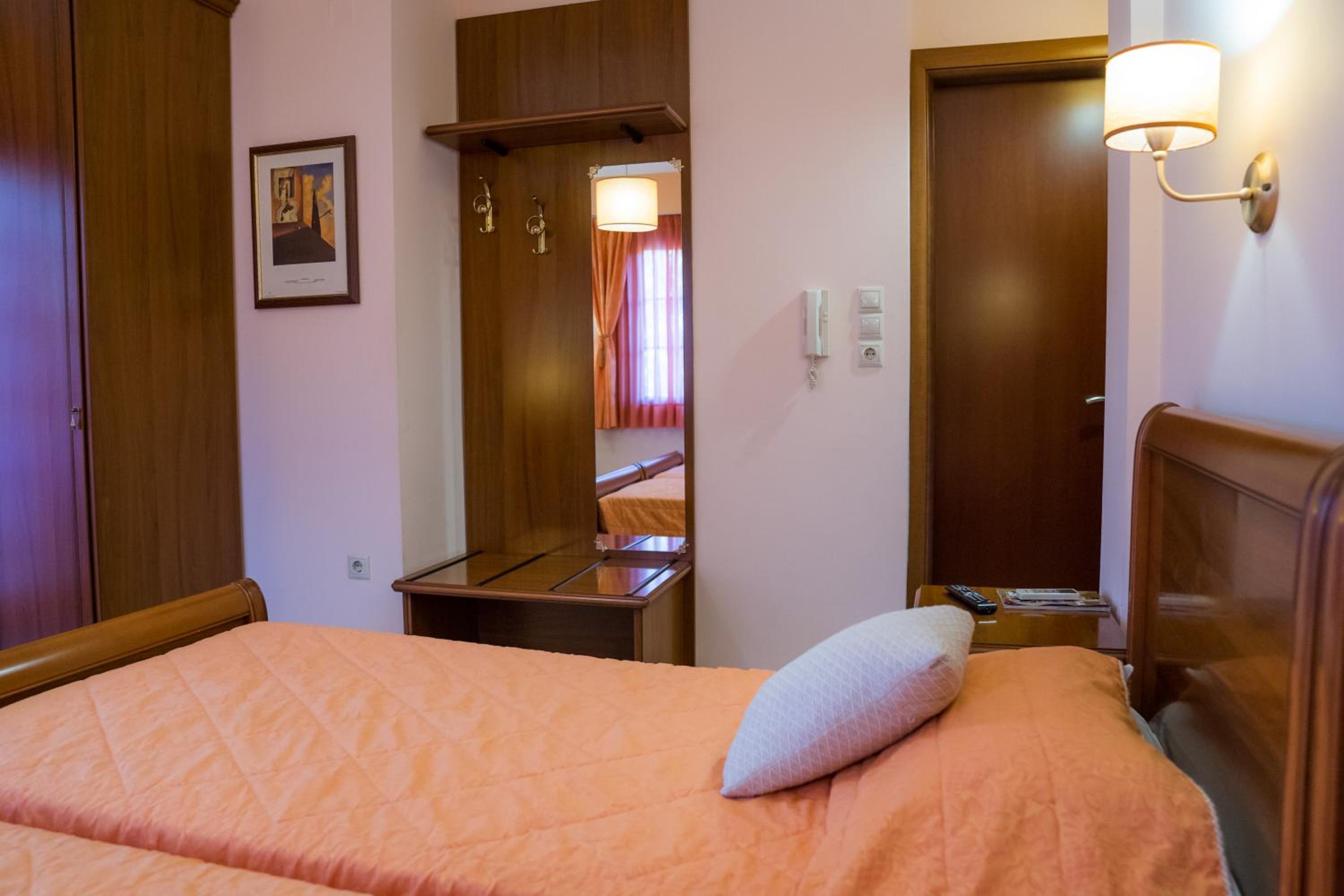 Standard Double or Twin Room with Balcony - Photo 2