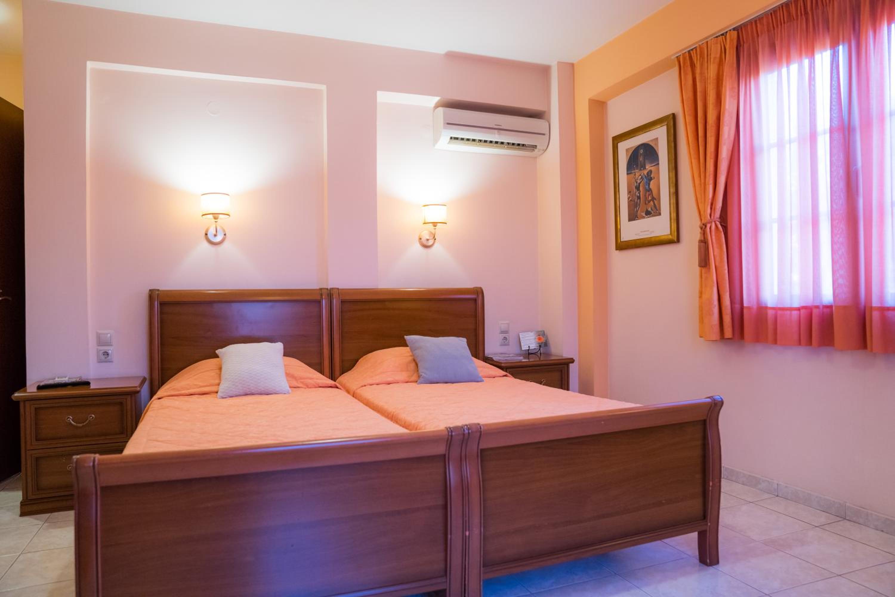 Standard Double or Twin Room with Balcony - Photo 19