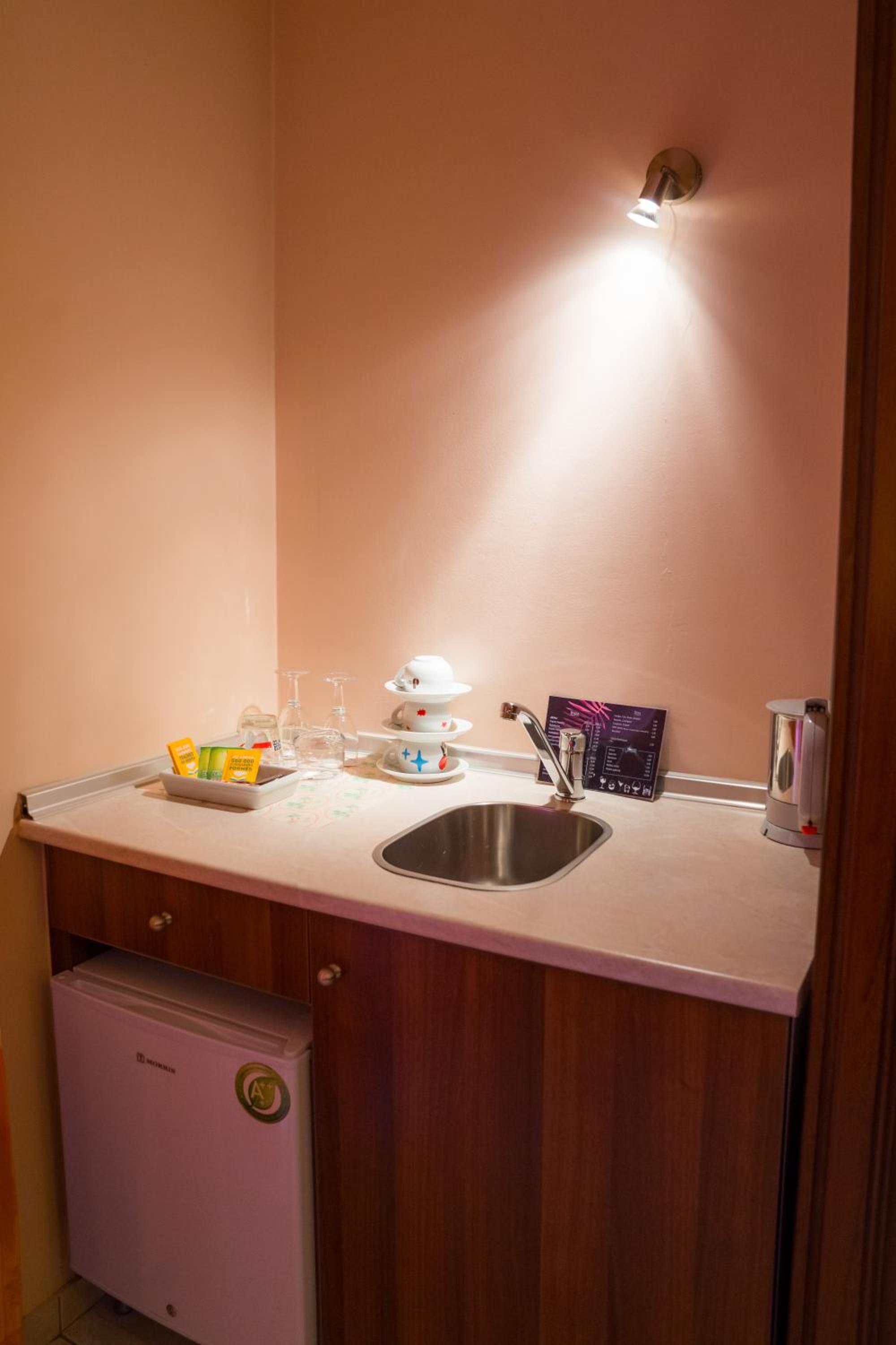 Standard Double or Twin Room with Balcony - Photo 21