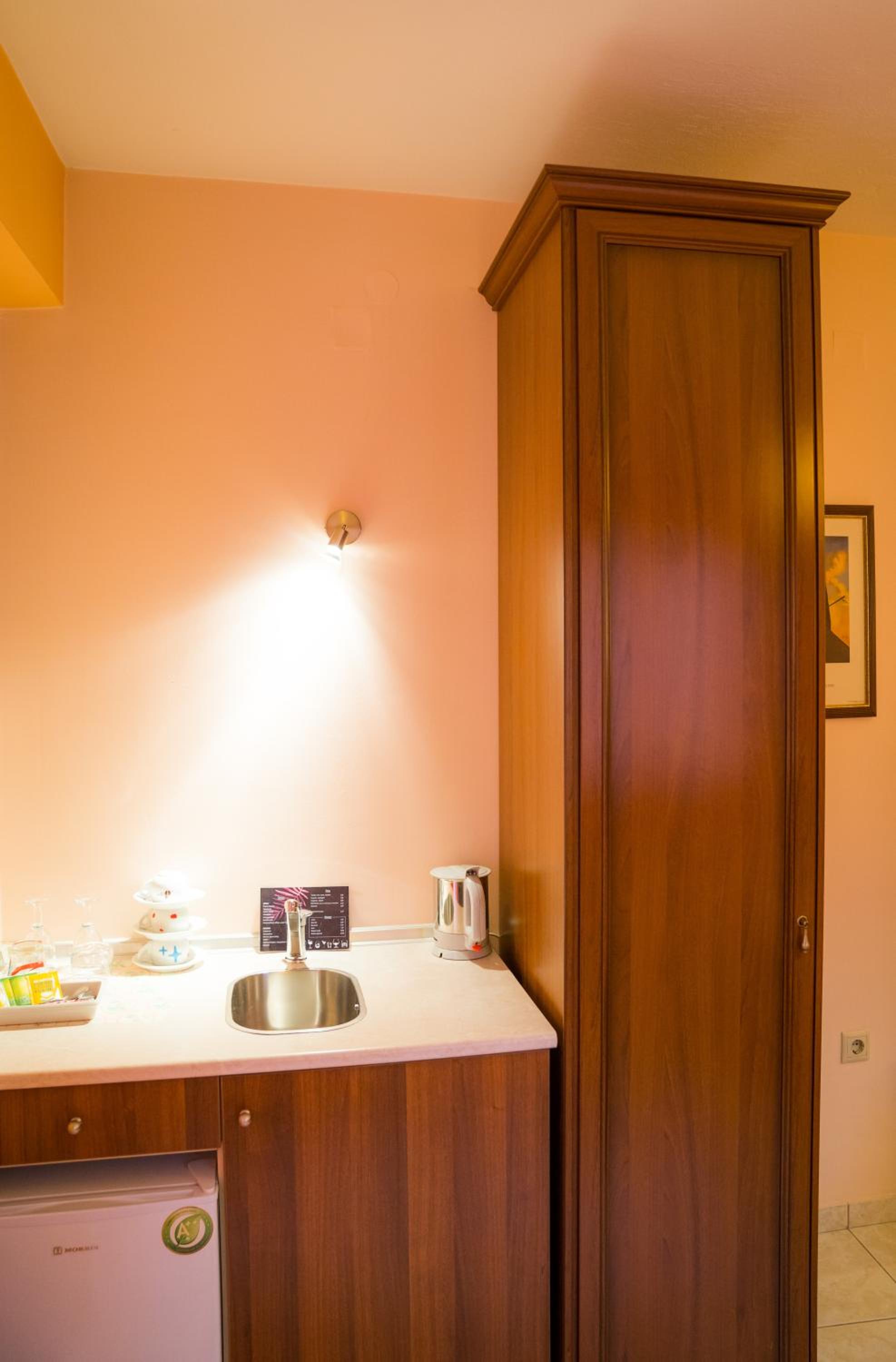 Standard Double or Twin Room with Balcony - Photo 20