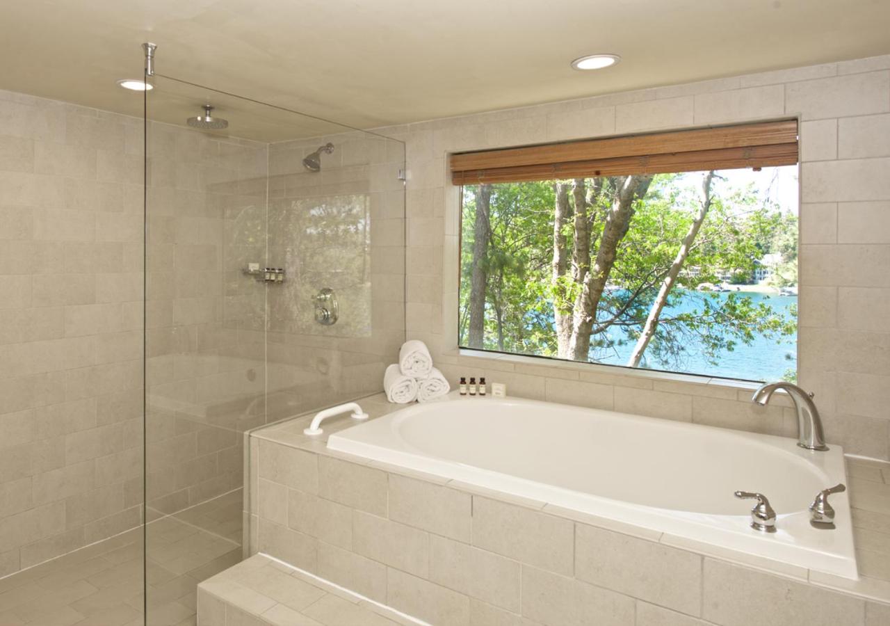 King Suite with Spa Bath photo 2