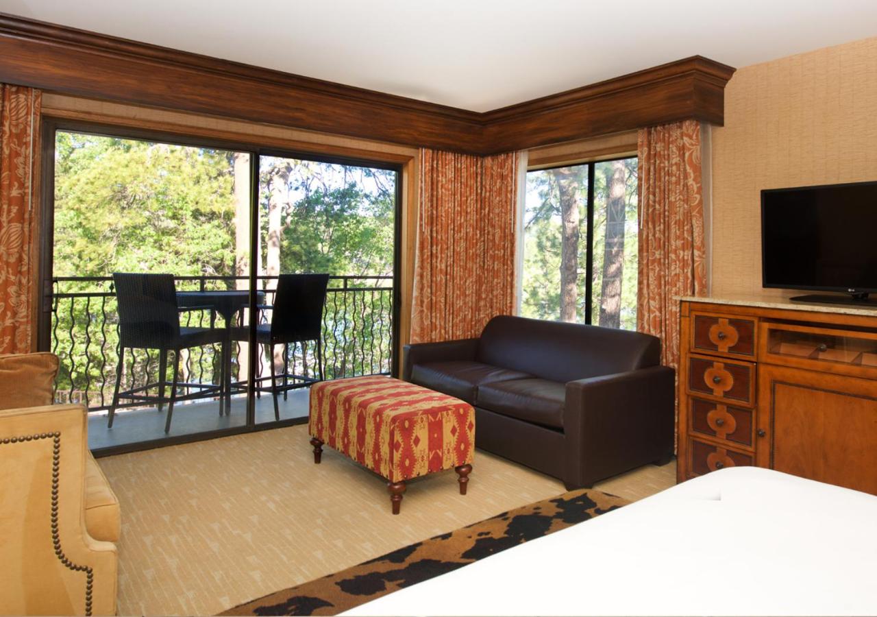 King Suite with Spa Bath photo 3