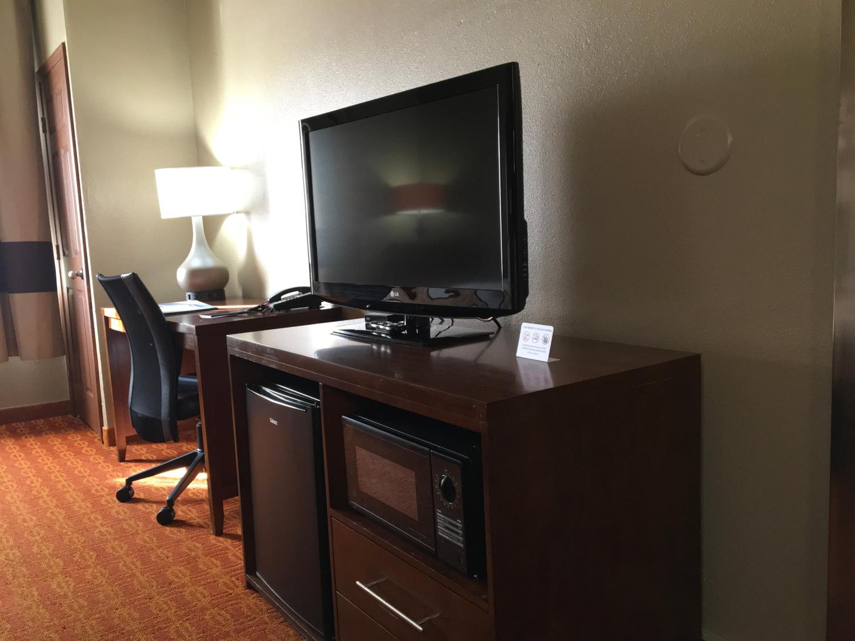 Standard King Room - Non-Smoking 