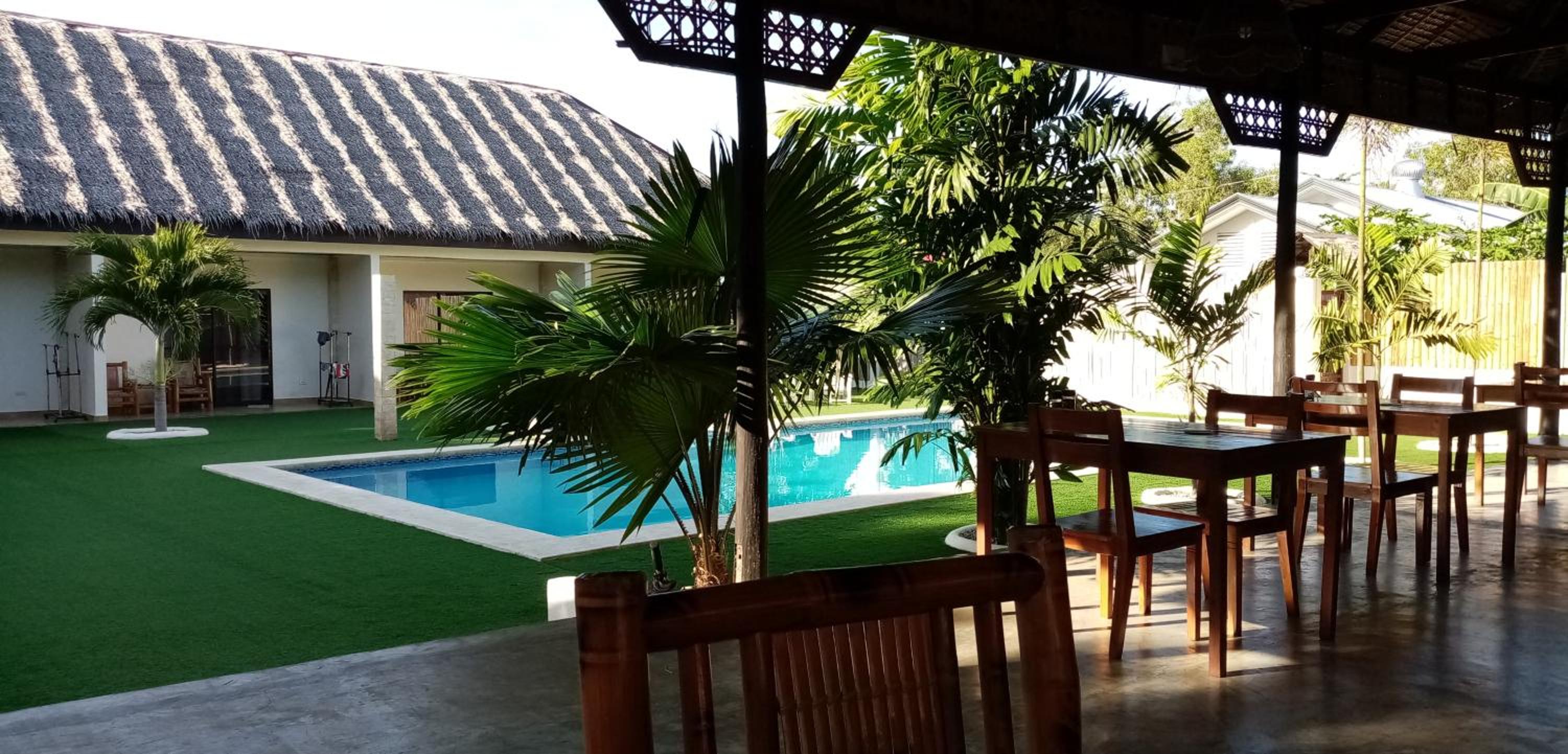 Double Room with Pool View - Photo 6