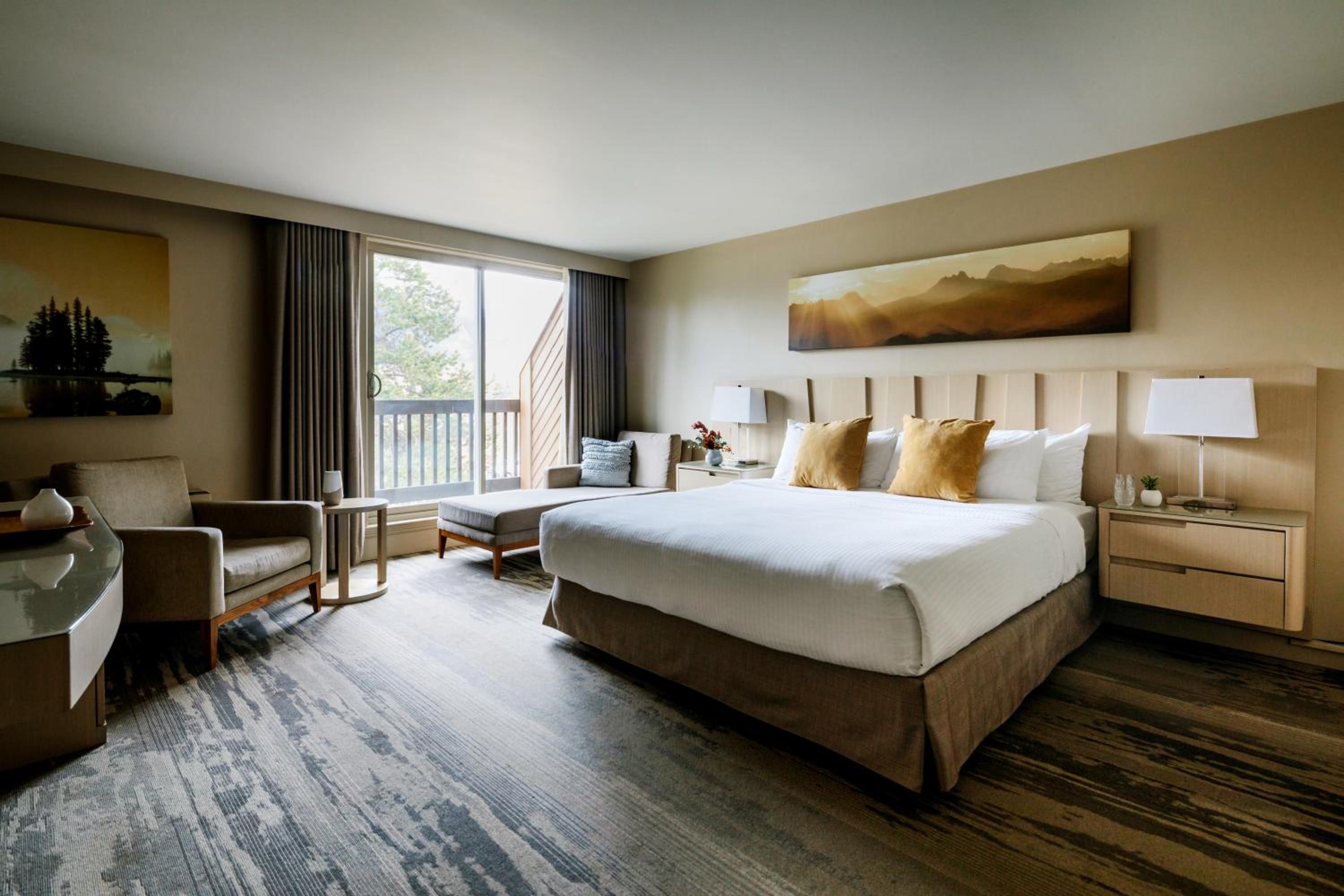 Woodland Balcony Room, 1 King - Photo 1