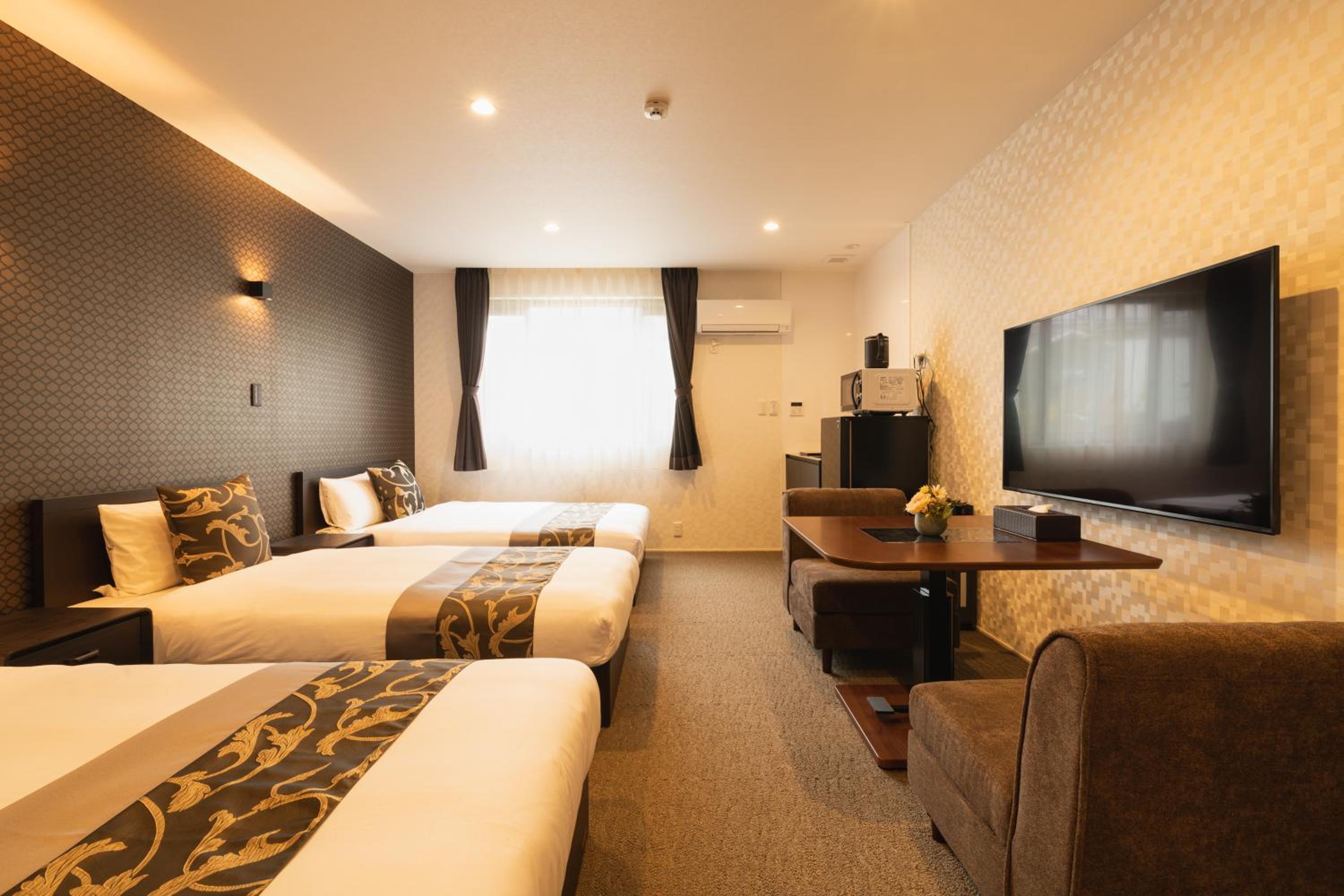 Comfort Triple Room - No Cleaning for Consecutive Night Stays - Photo 1