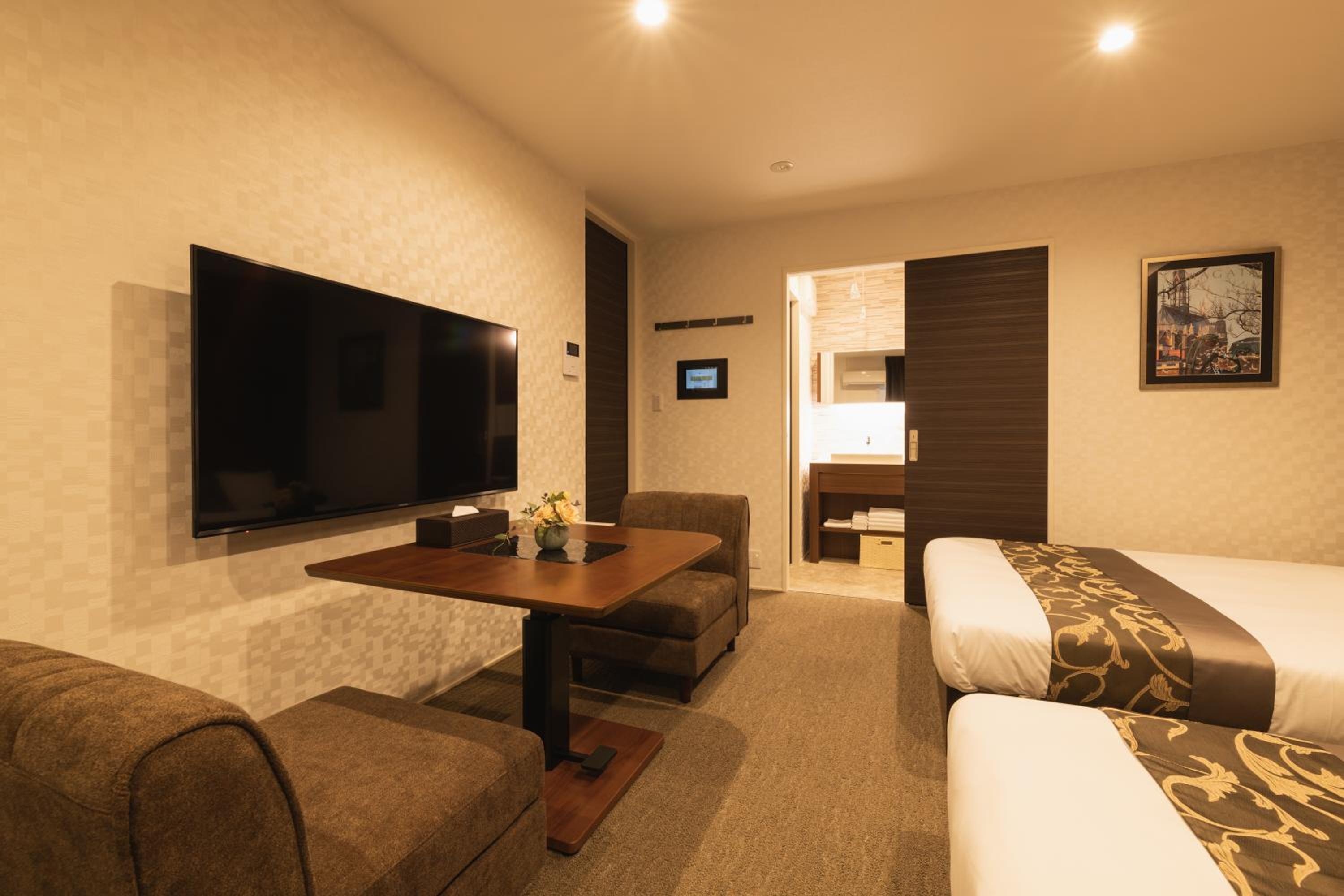 Comfort Triple Room - No Cleaning for Consecutive Night Stays - Photo 16
