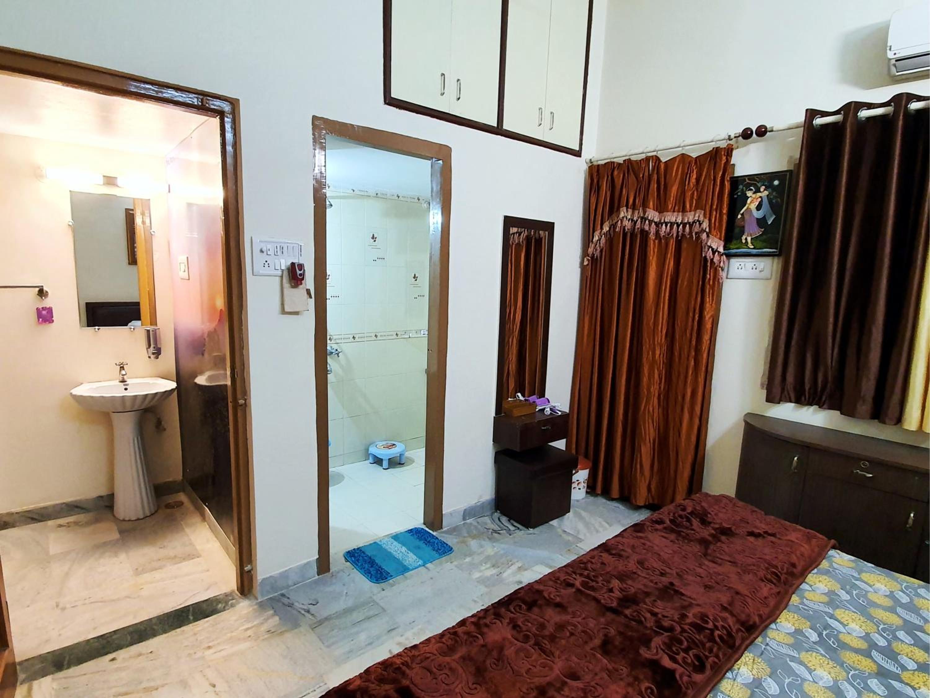 Two-Bedroom Apartment - Photo 24