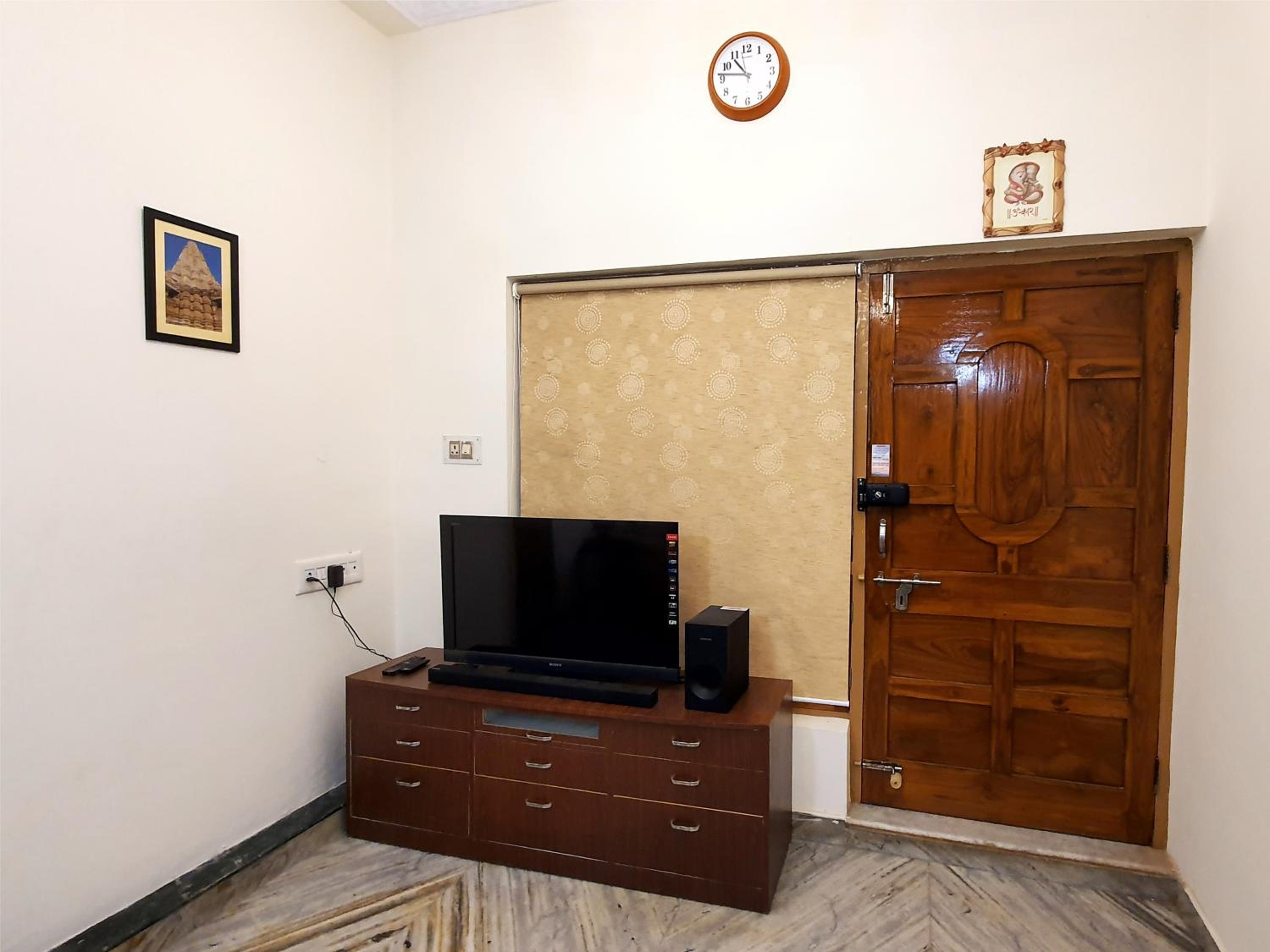 Two-Bedroom Apartment - Photo 23