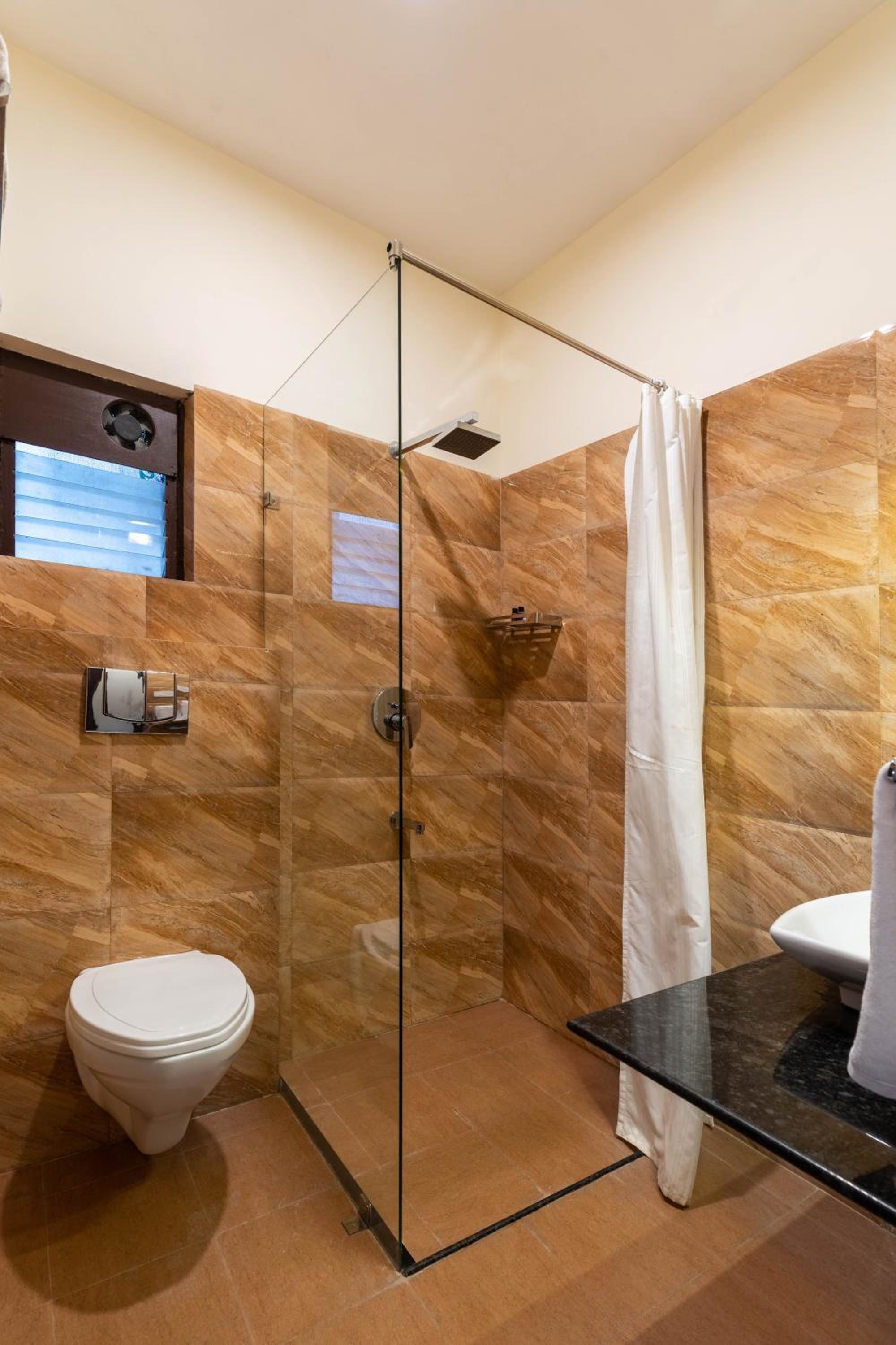 Suite with Lake View - Photo 7