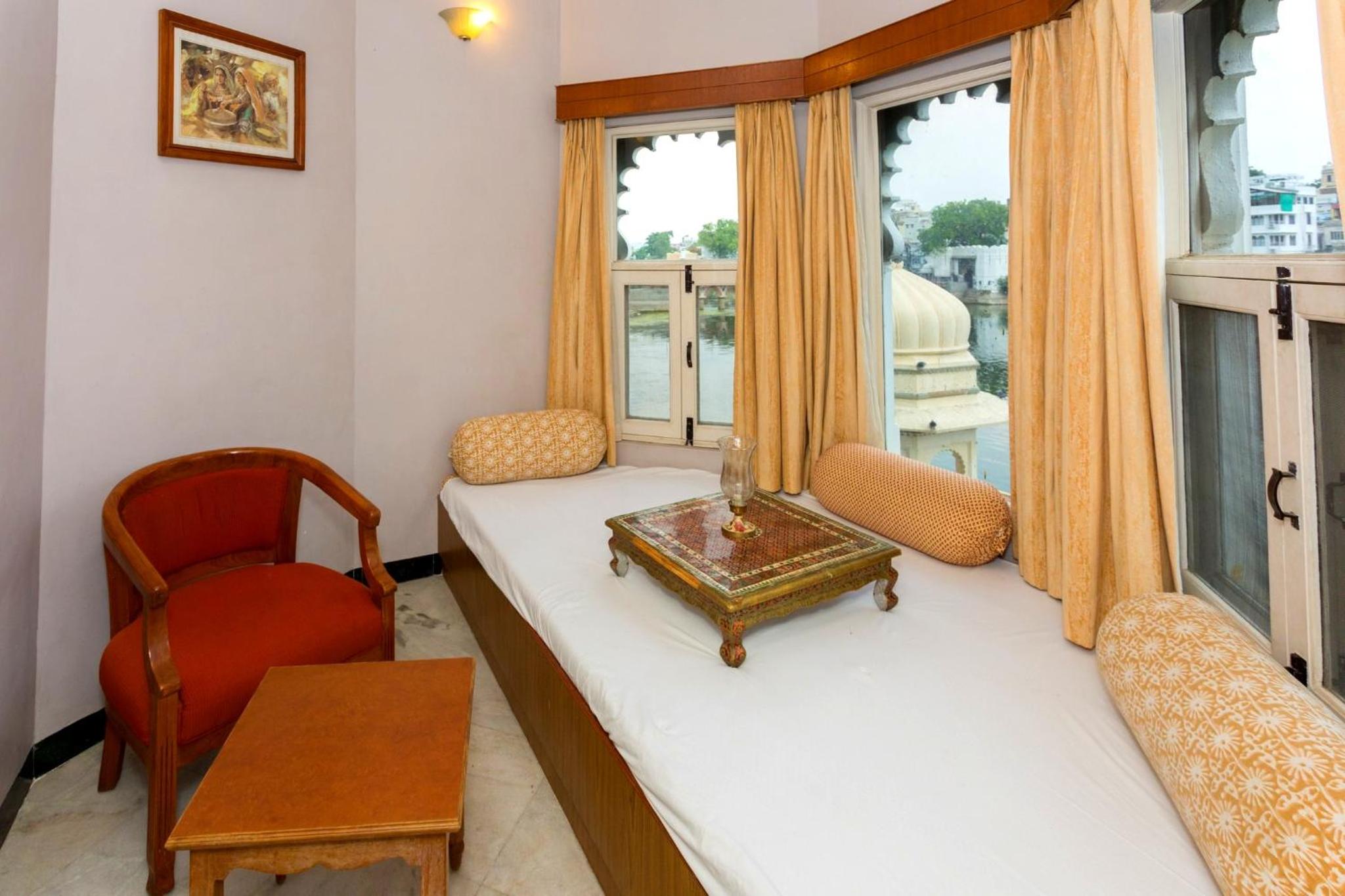 Suite with Lake View - Photo 8