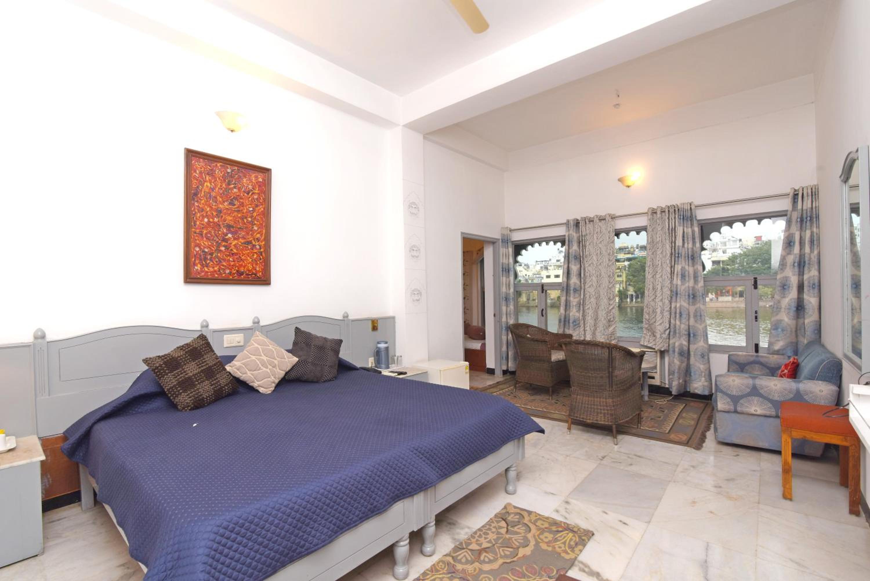 Suite with Lake View - Photo 4
