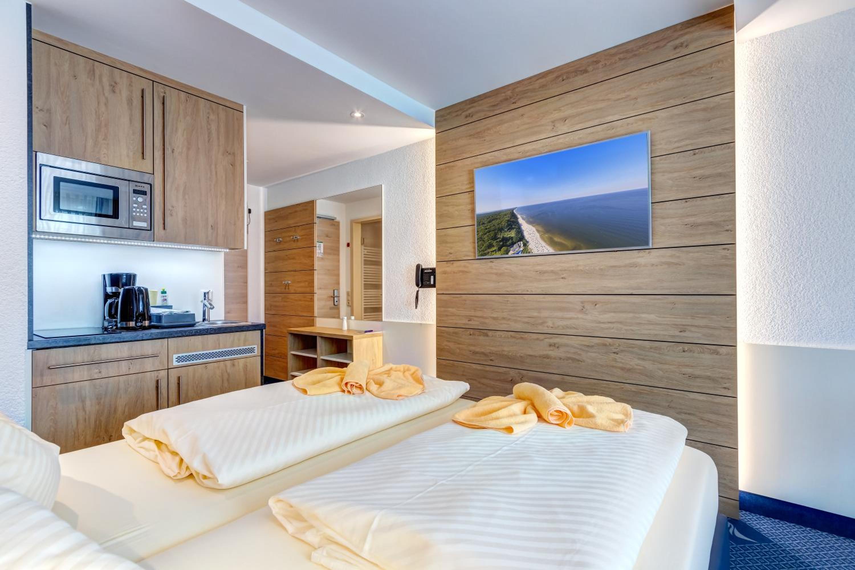 One-Bedroom Apartment with Terrace or Balcony - Photo 6