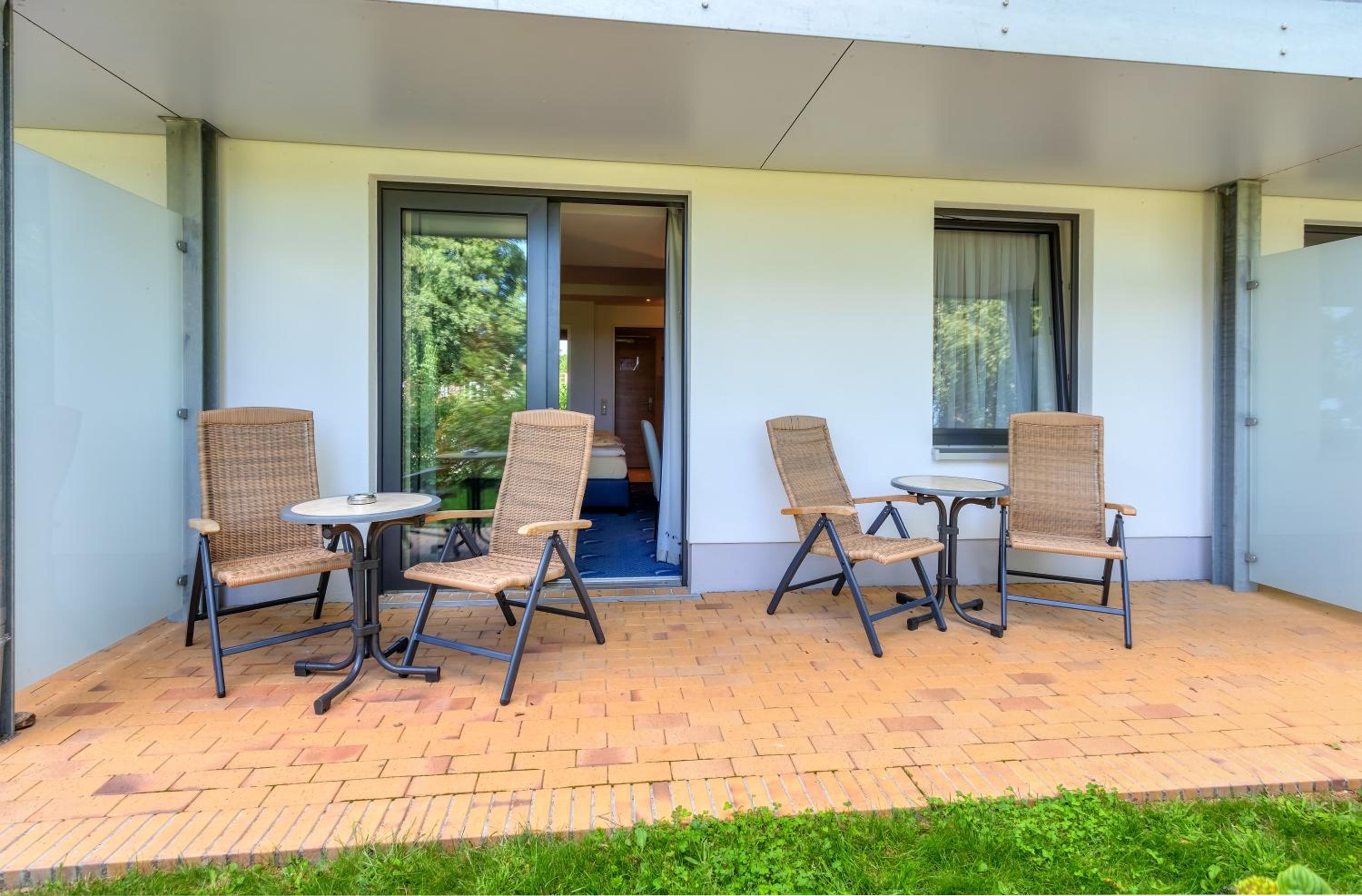 One-Bedroom Apartment with Terrace or Balcony - Photo 4