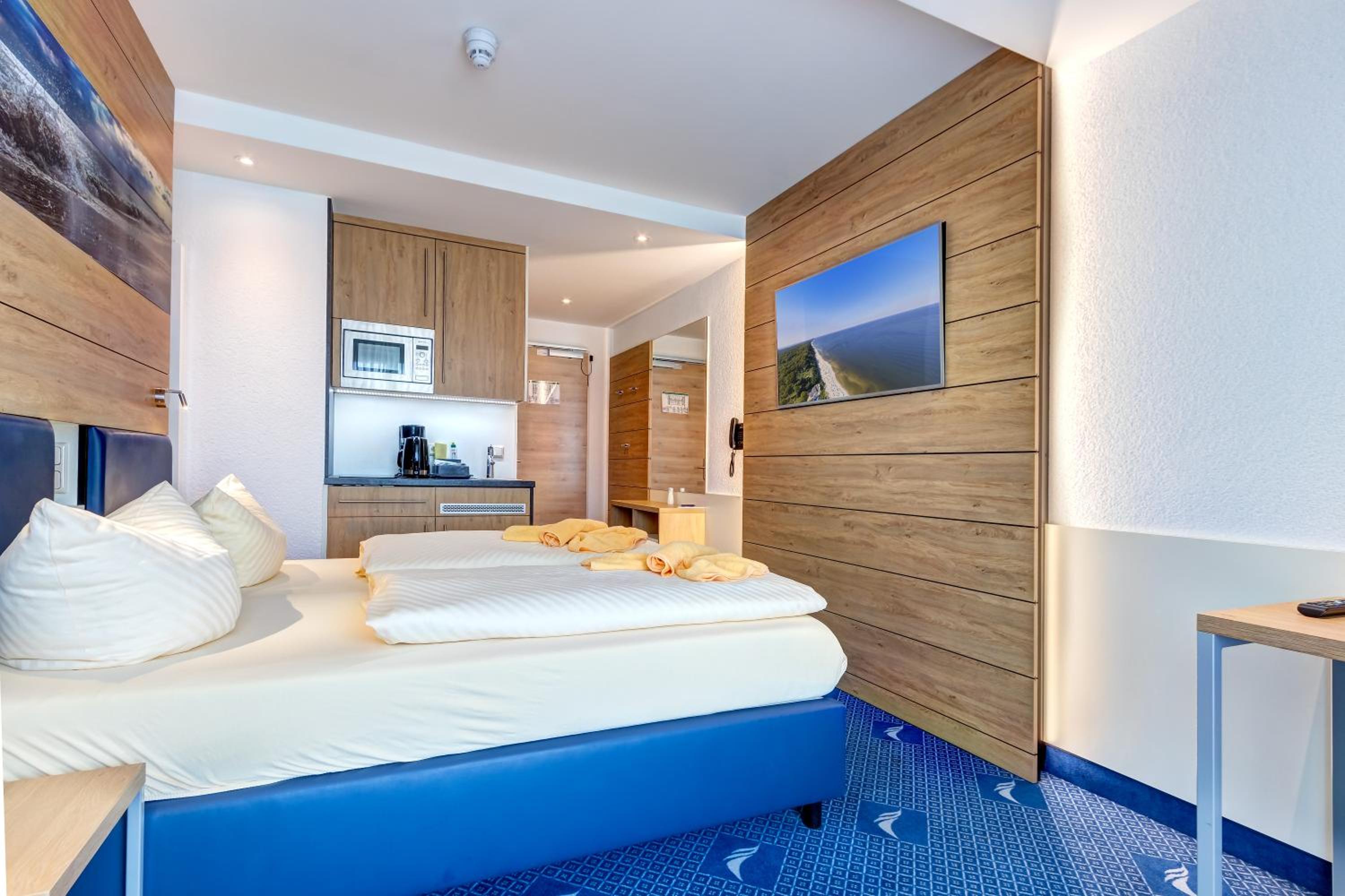 One-Bedroom Apartment with Terrace or Balcony - Photo 2