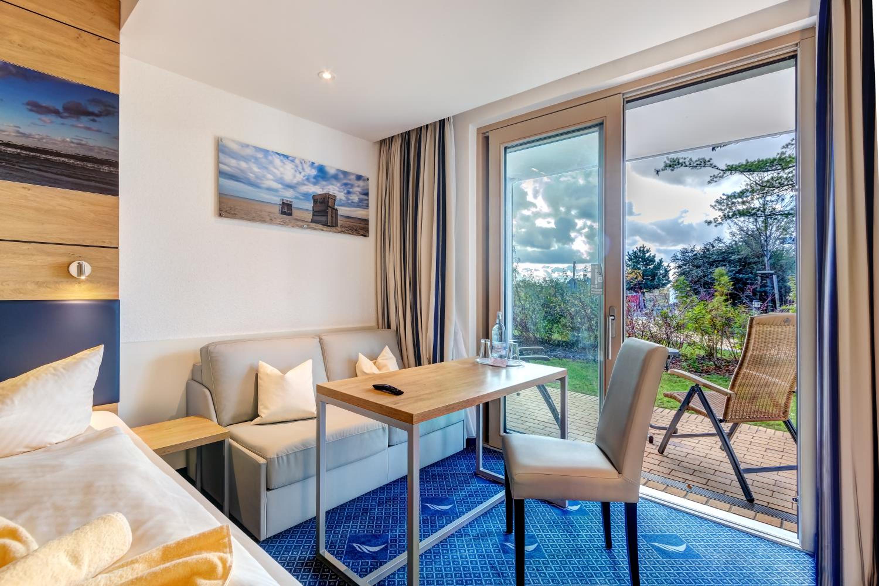 One-Bedroom Apartment with Terrace or Balcony - Photo 3
