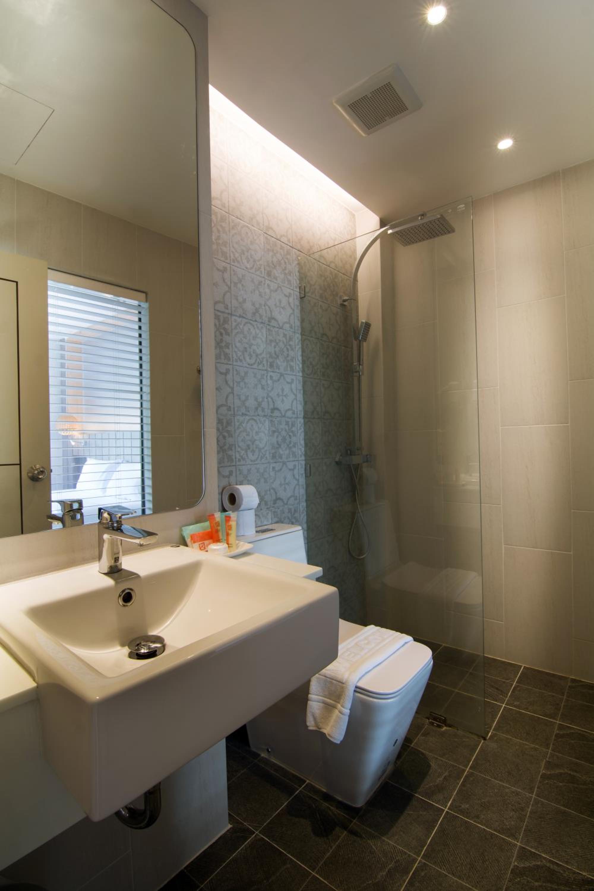 Comfort Double or Twin Room (2 Adults + 1 Child) - Photo 2