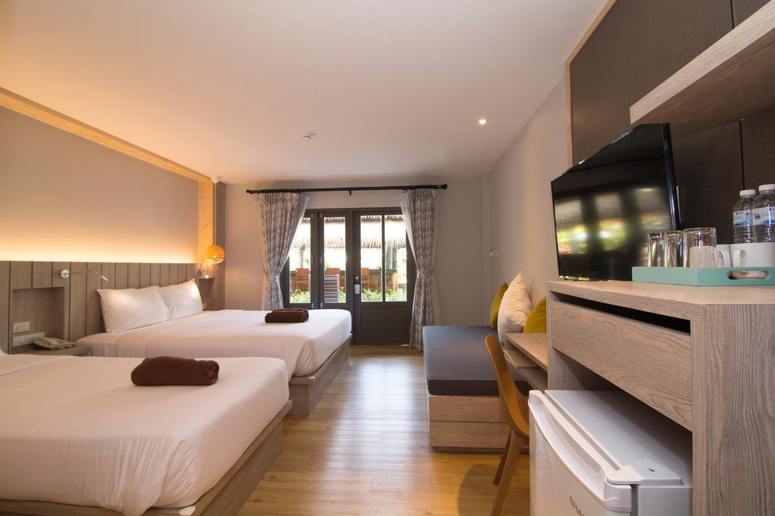 Deluxe Family Room (2 Adults + 1 Child) - Photo 3