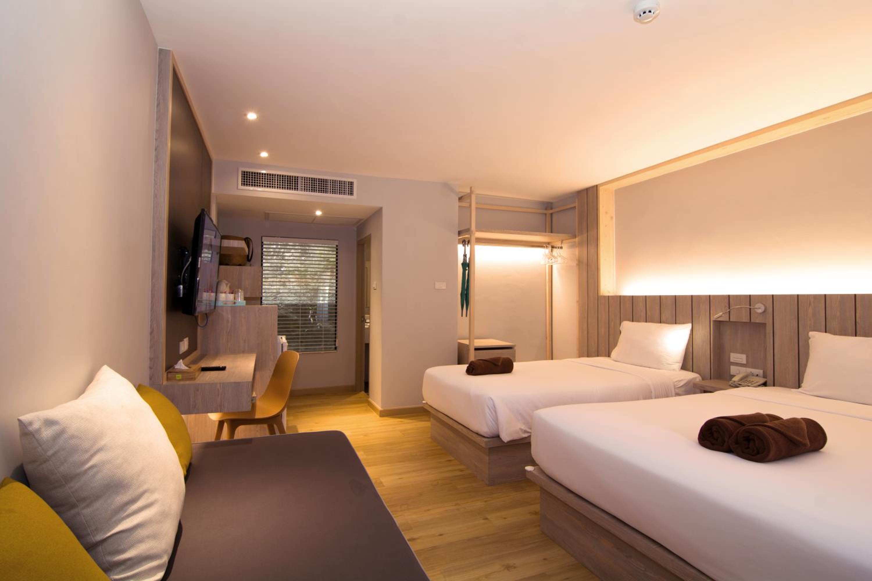 Deluxe Family Room (2 Adults + 1 Child) - Photo 4