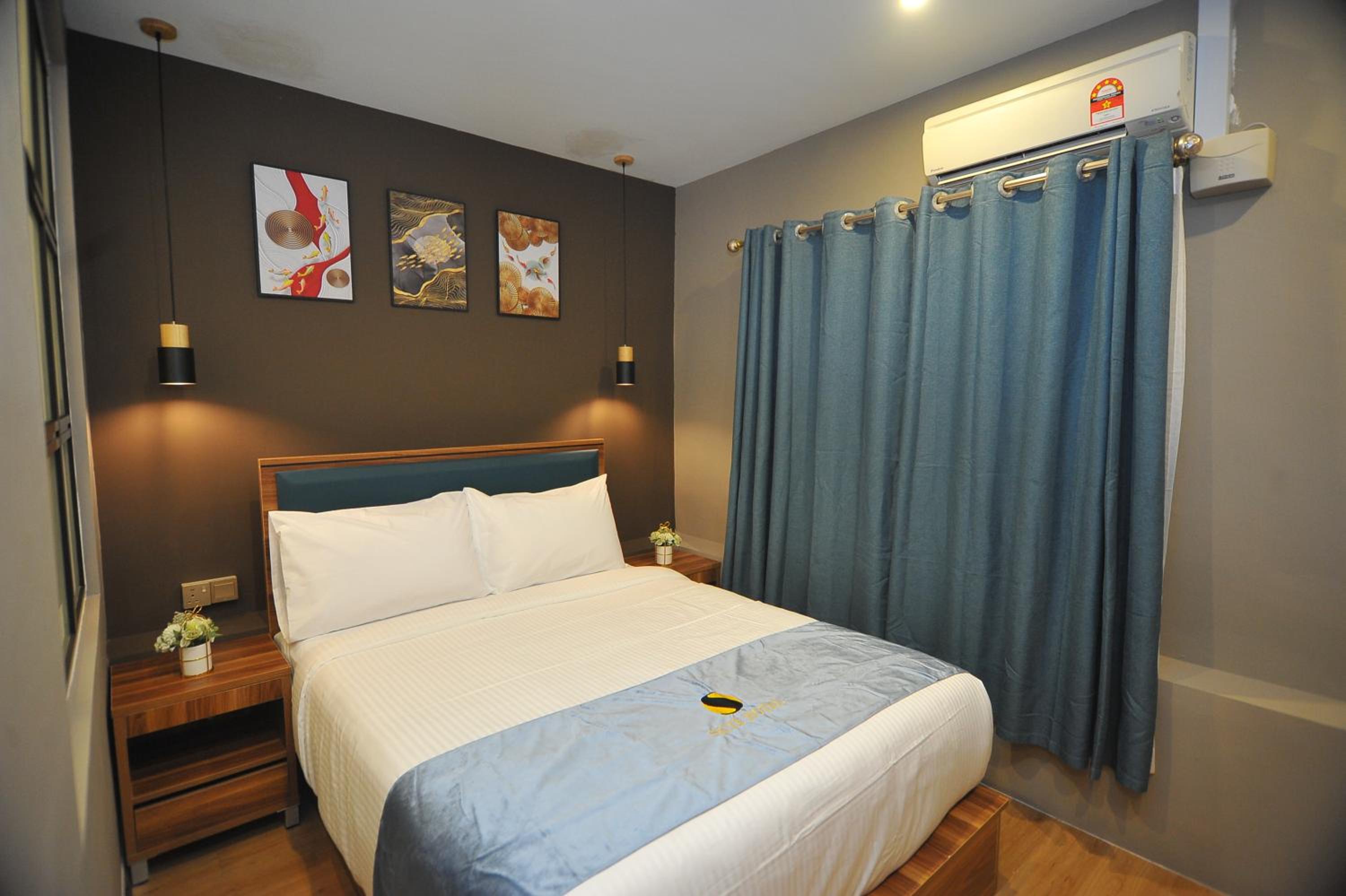 Standard Queen Room