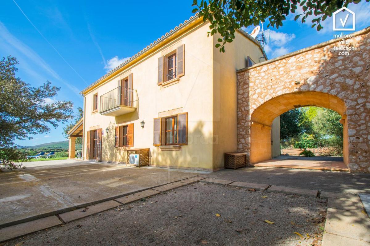 Four-Bedroom House photo 1