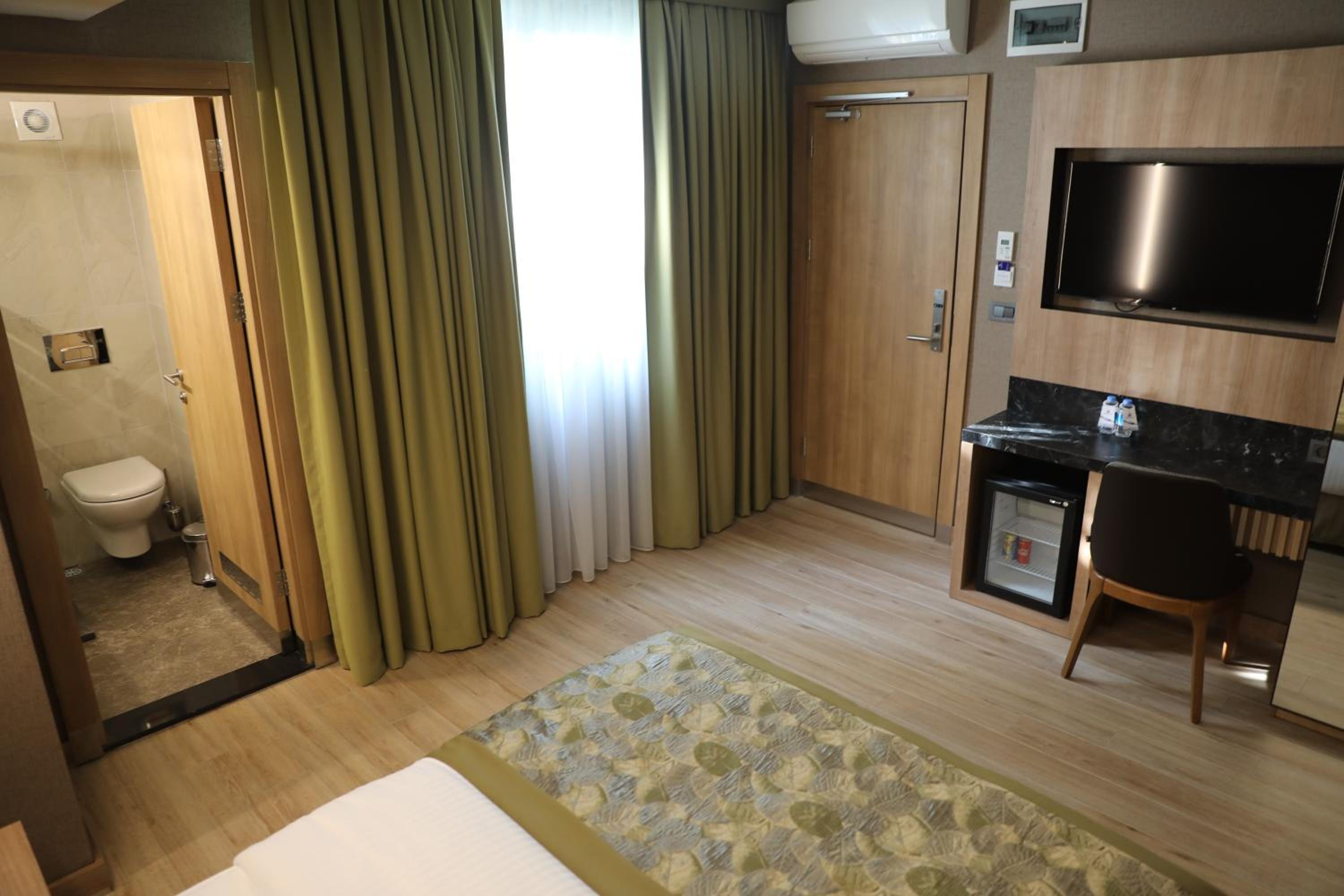Standard Double or Twin Room photo 2
