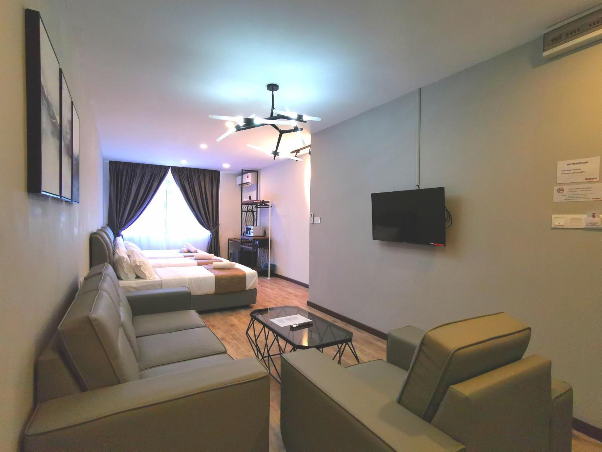 Industrial Family Suite - Photo 2