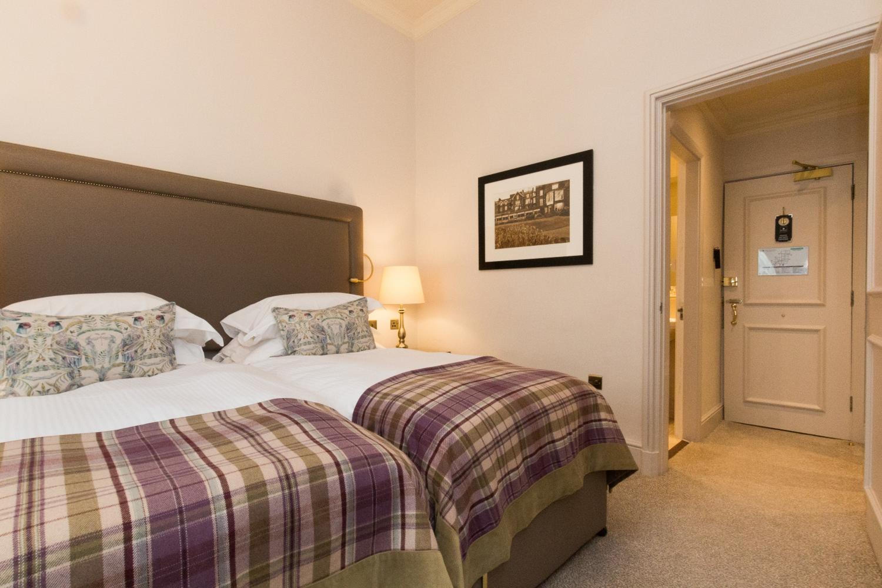 Standard Twin Room - Photo 1
