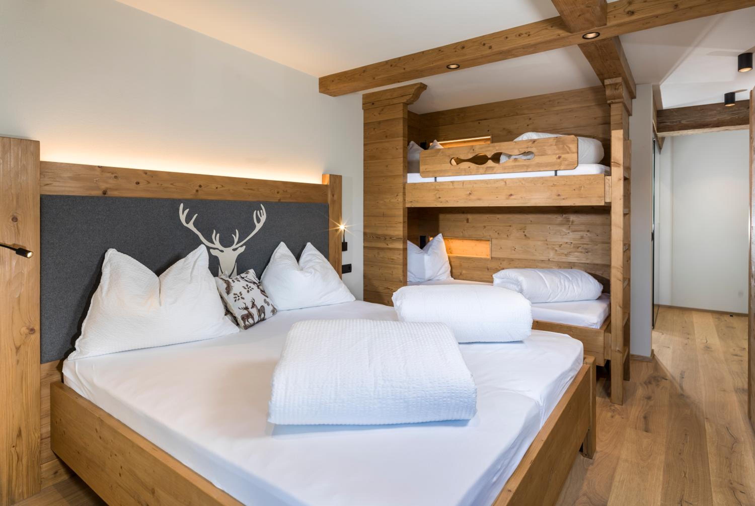 Quadruple Room with Balcony - Photo 1