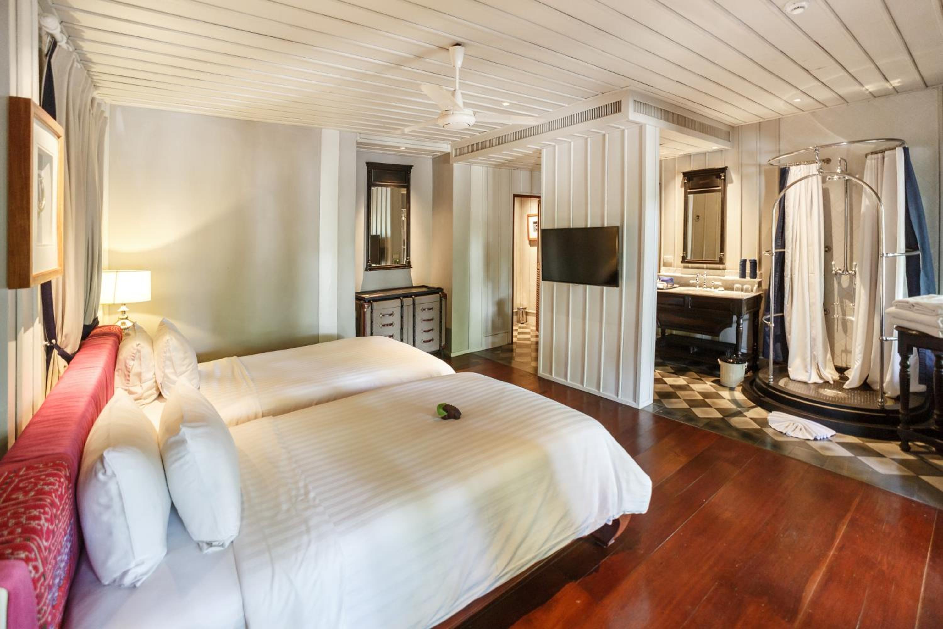 Deluxe Double or Twin with Balcony photo 3