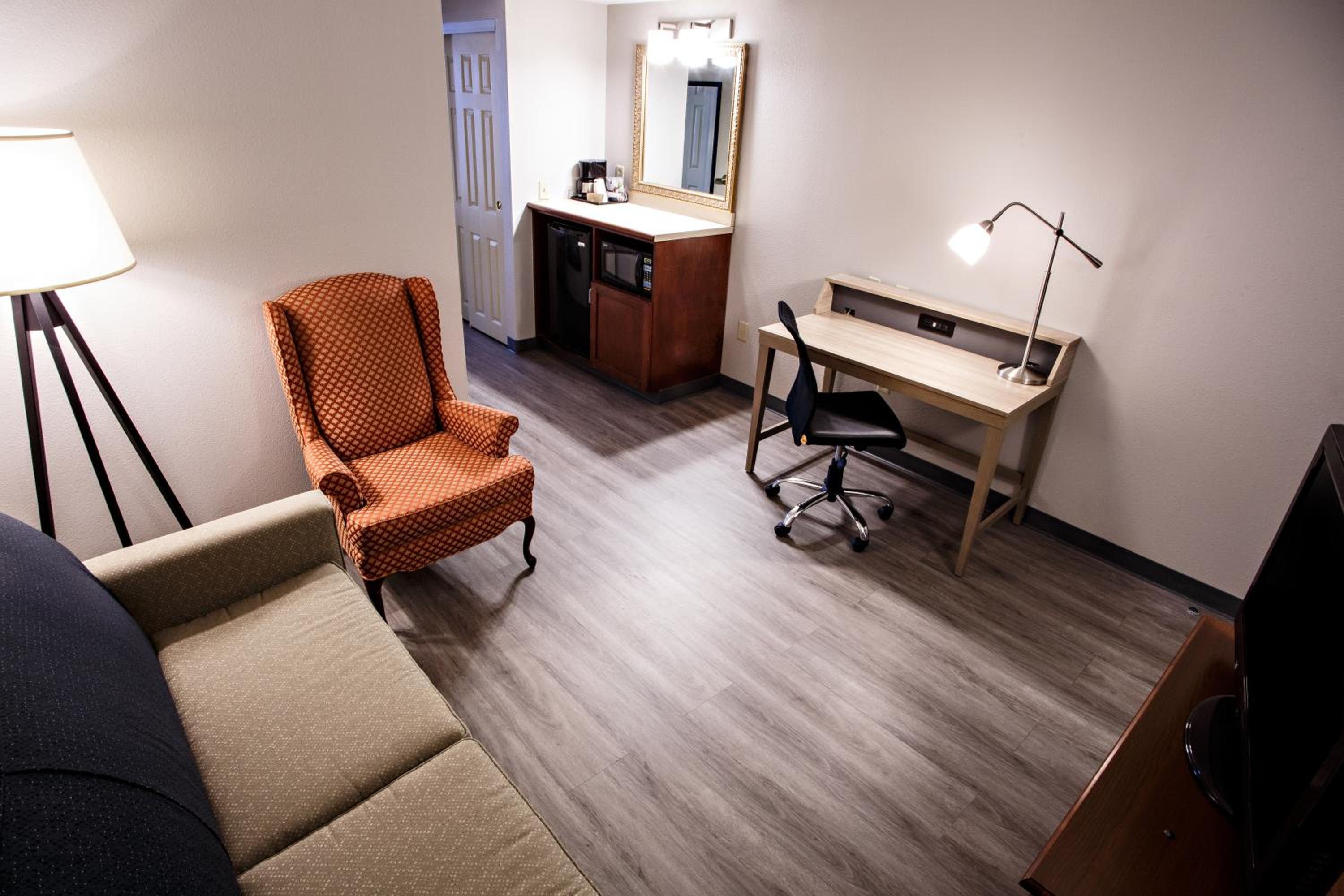 One-Bedroom King Suite - Non-Smoking