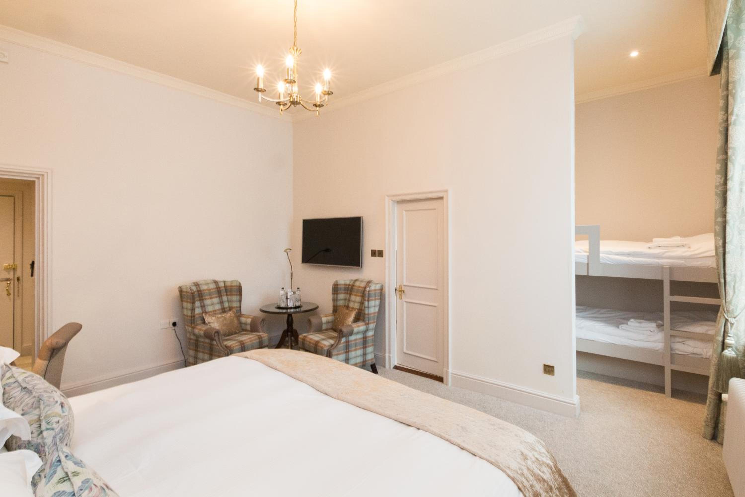 Standard Family Room 3 - Photo 2