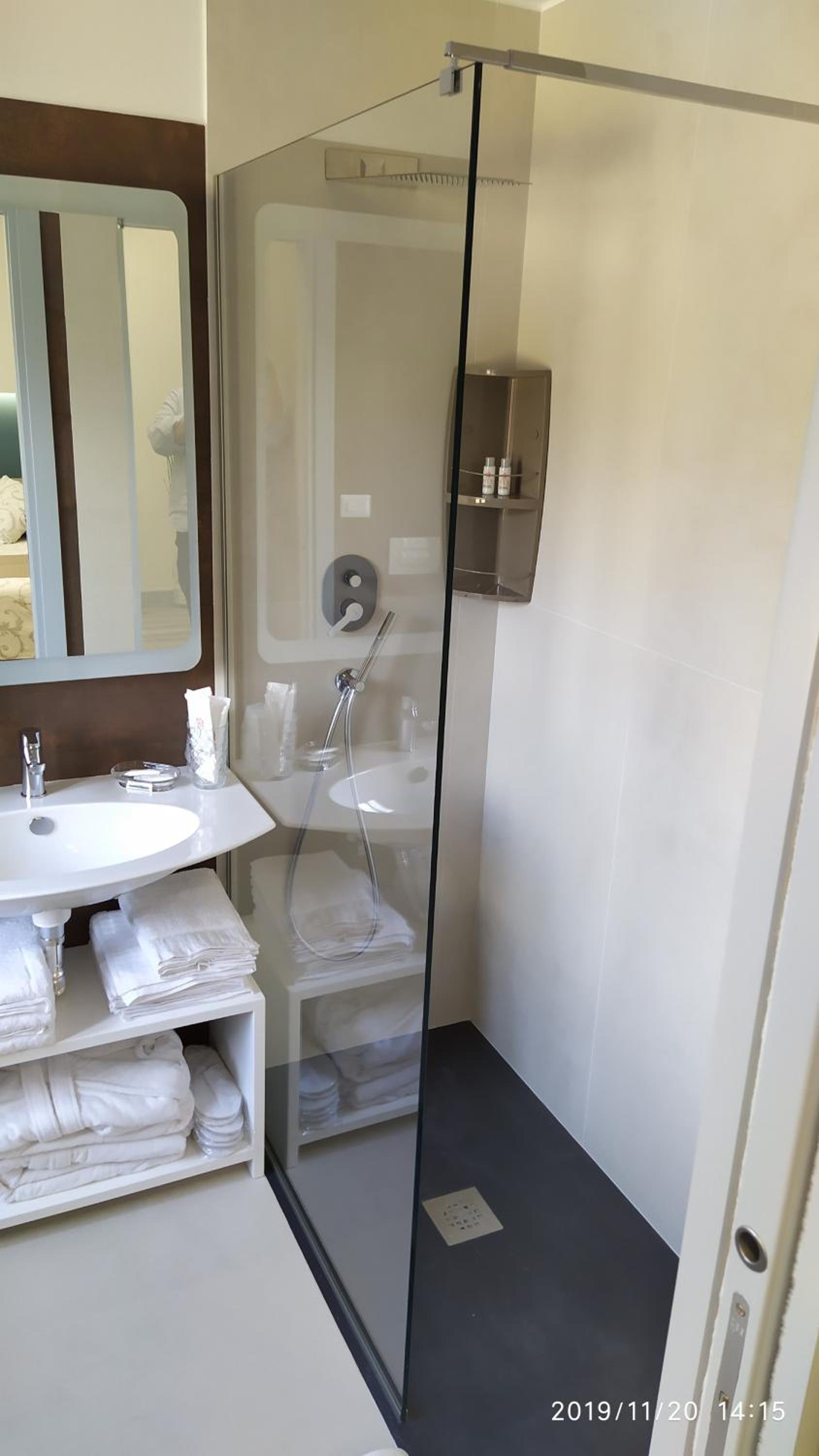 Deluxe Quadruple Room - Photo 9