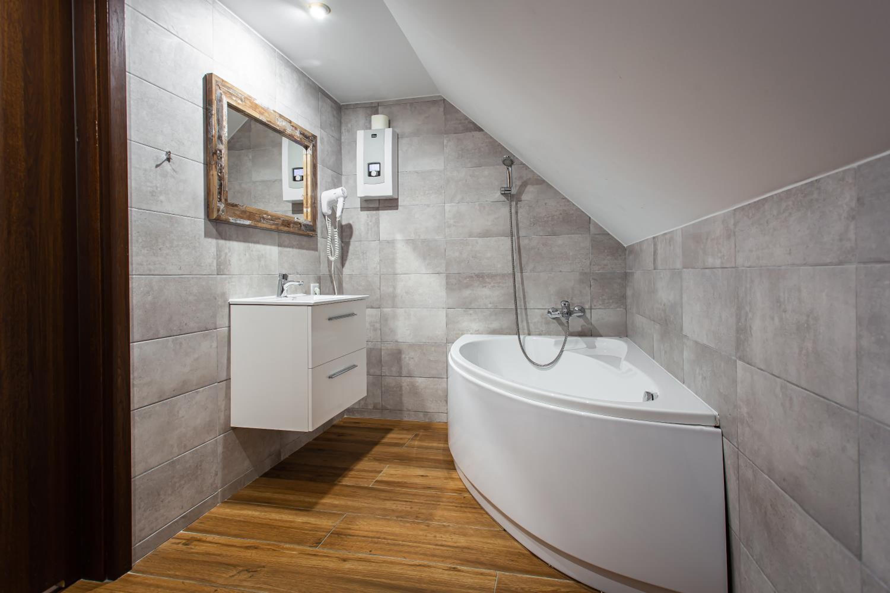 Standard Suite - Photo 3
