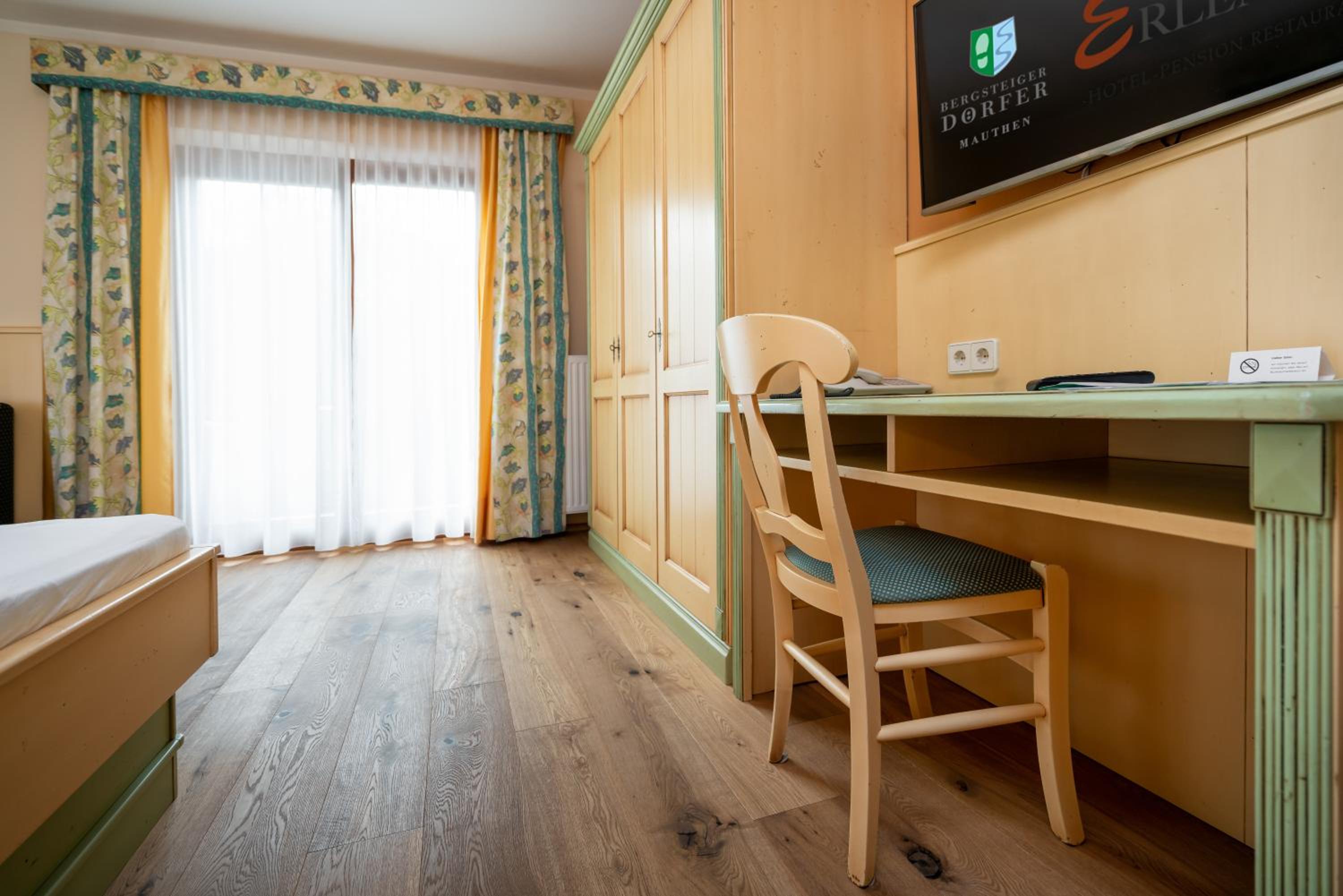 Double Room - Photo 7