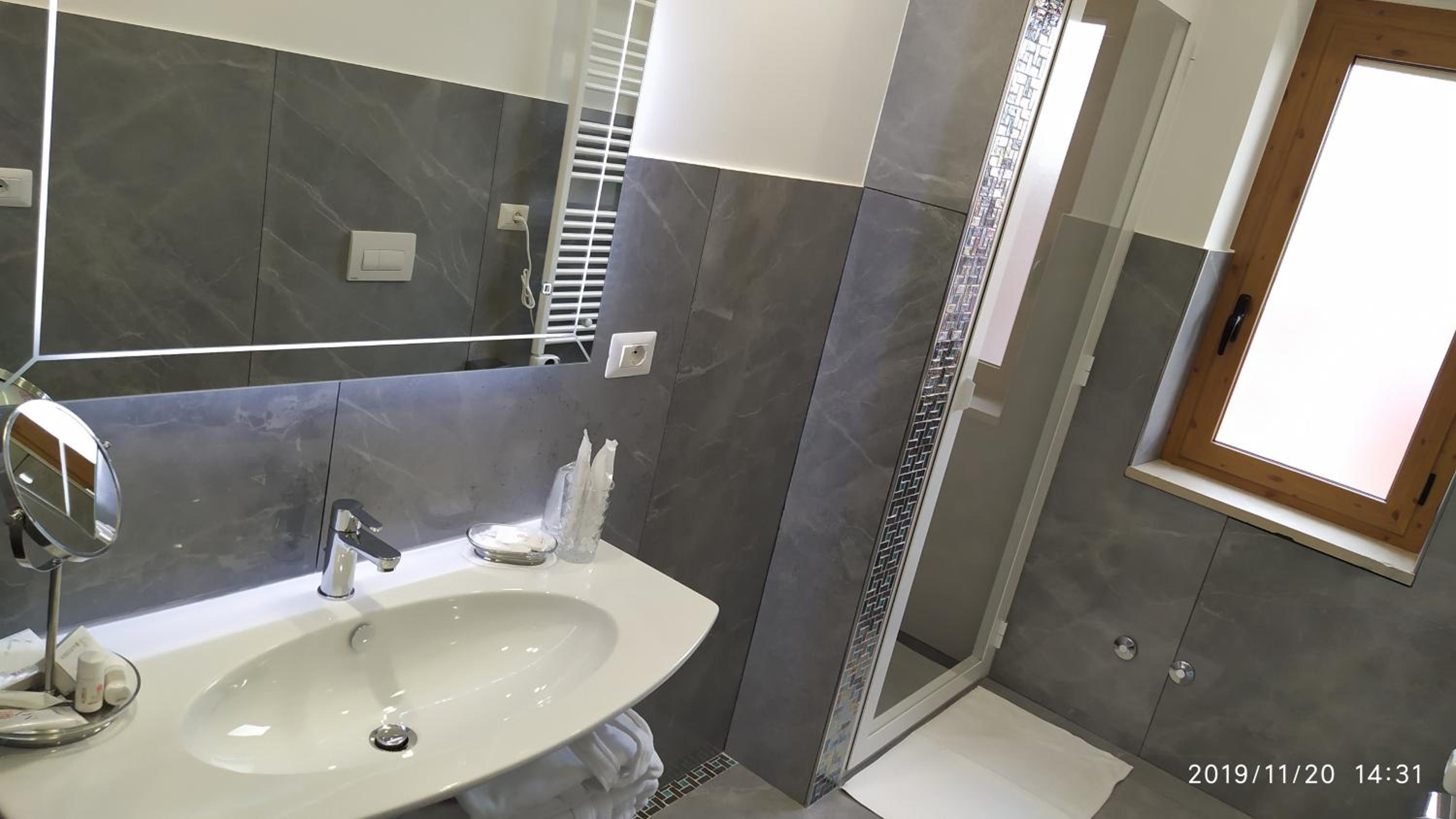 Deluxe Double Room with Side Sea View - Photo 20