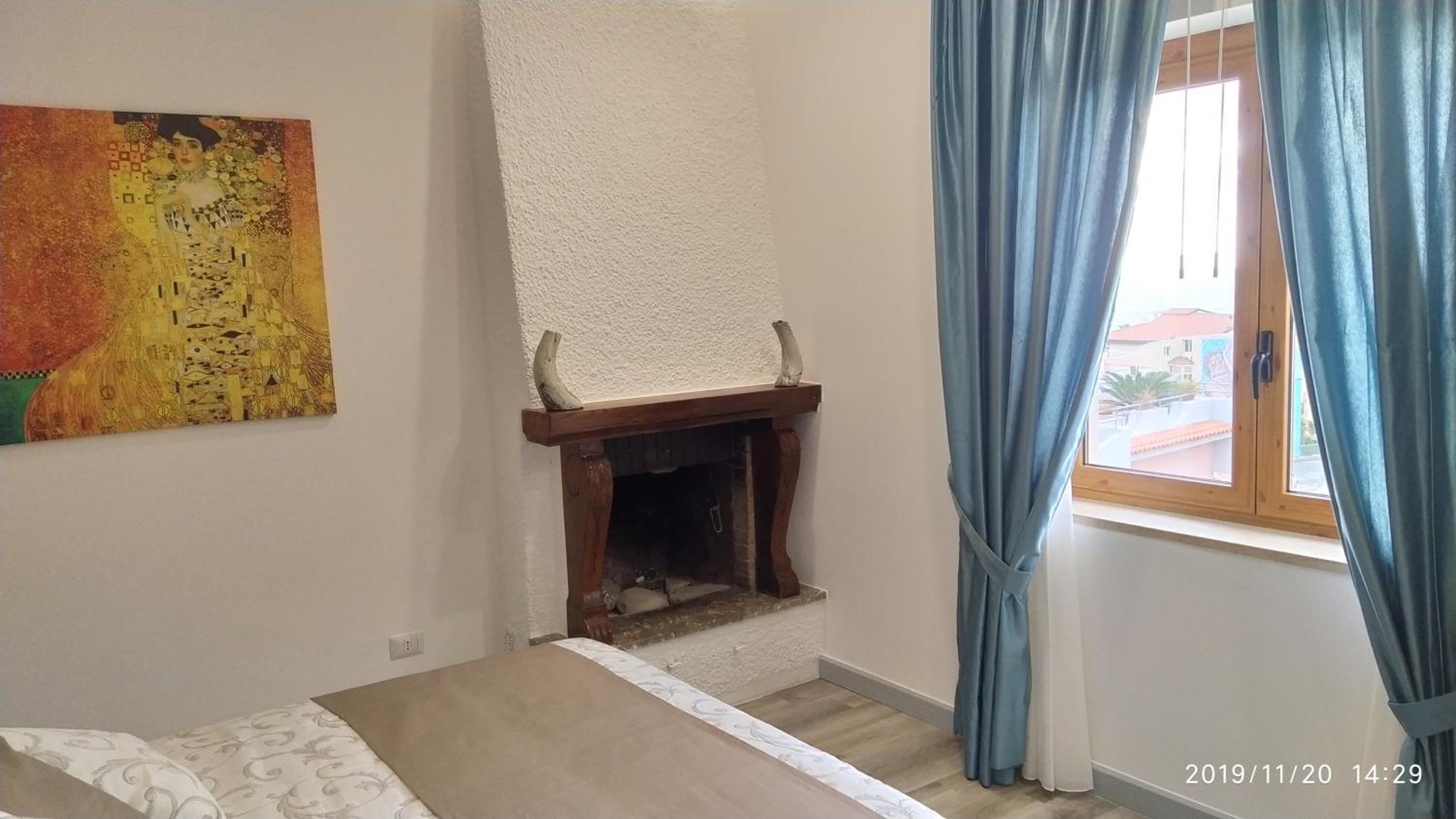 Deluxe Double Room with Side Sea View - Photo 8