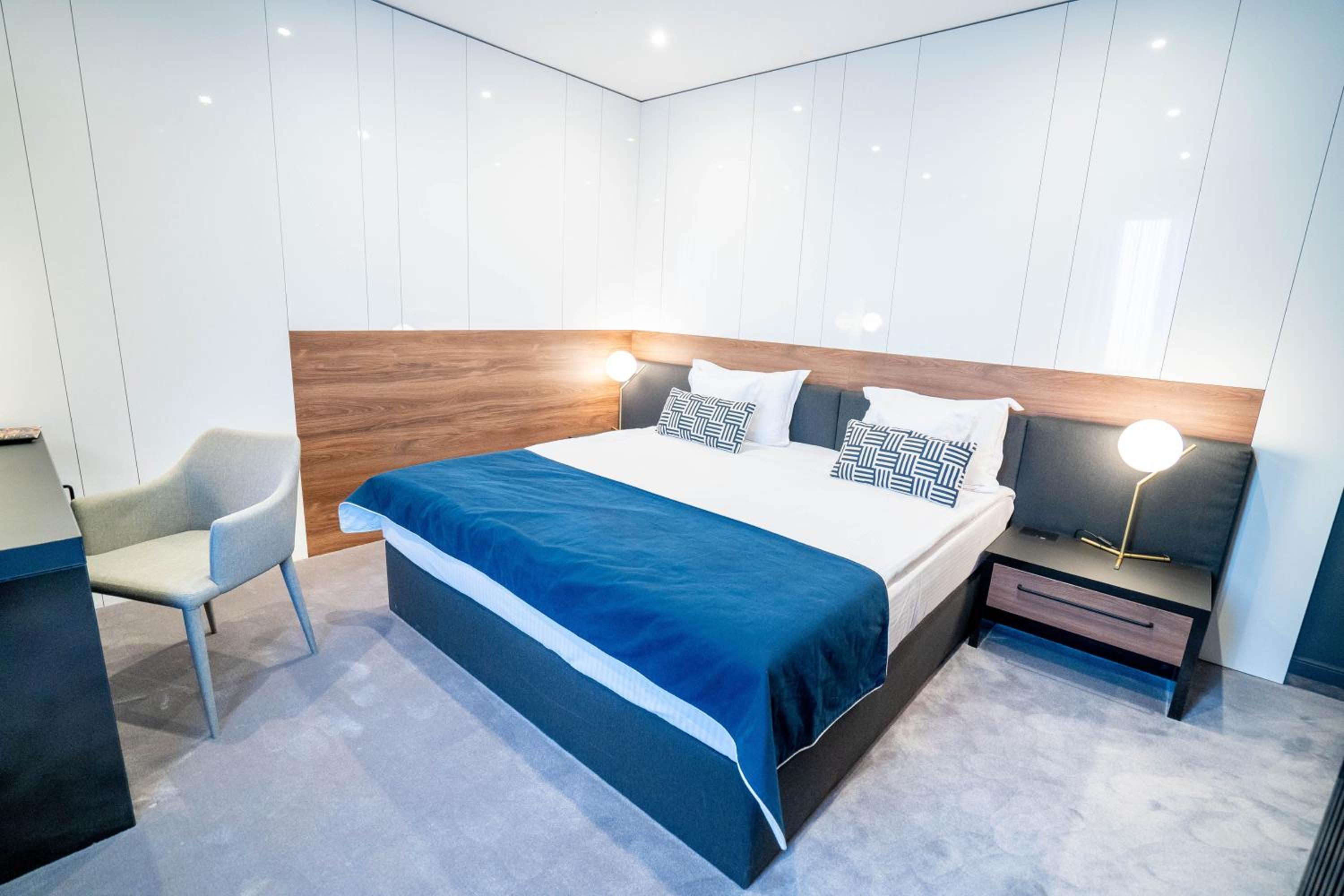 Double Room - Photo 7