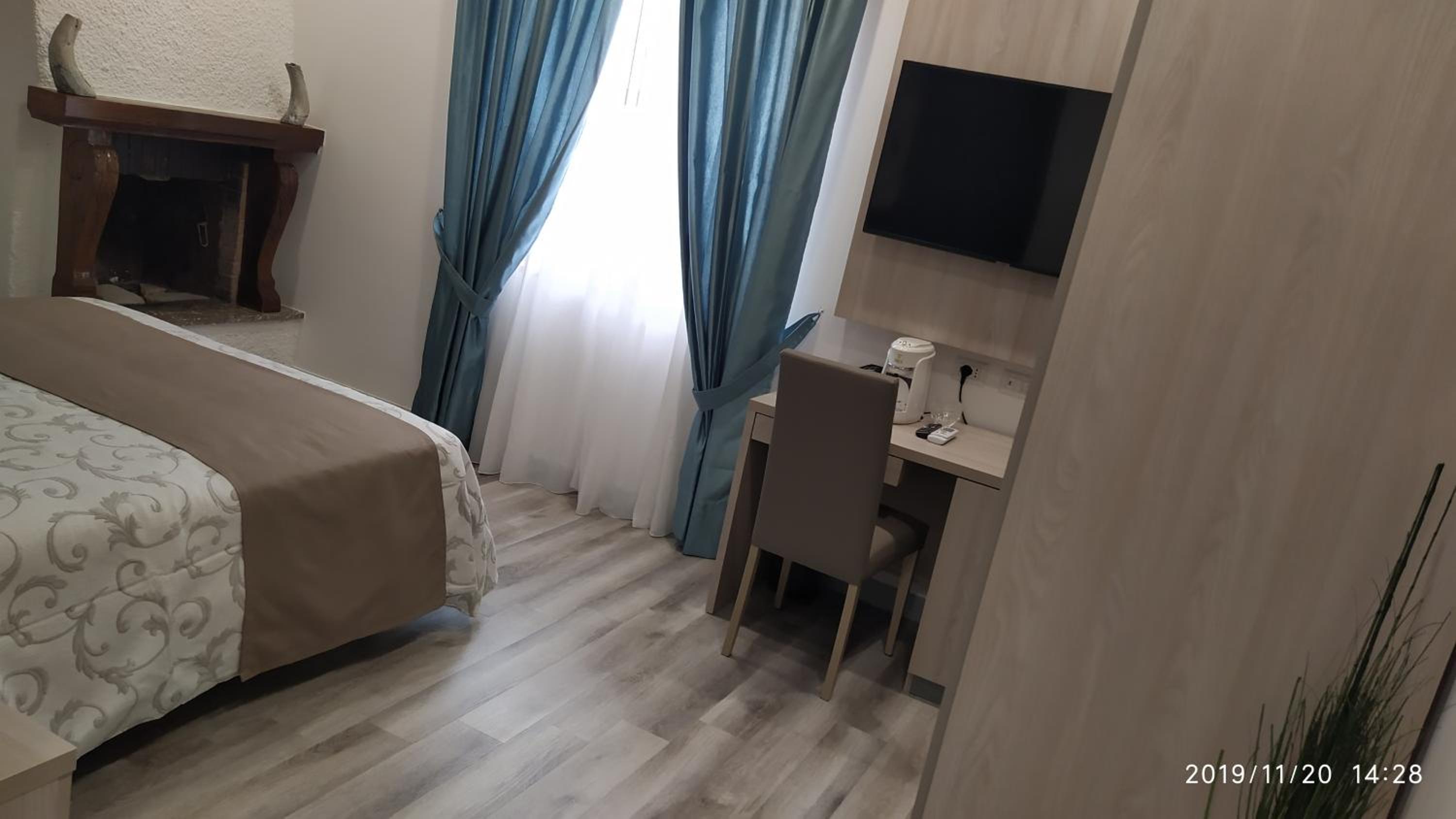 Deluxe Double Room with Side Sea View - Photo 28