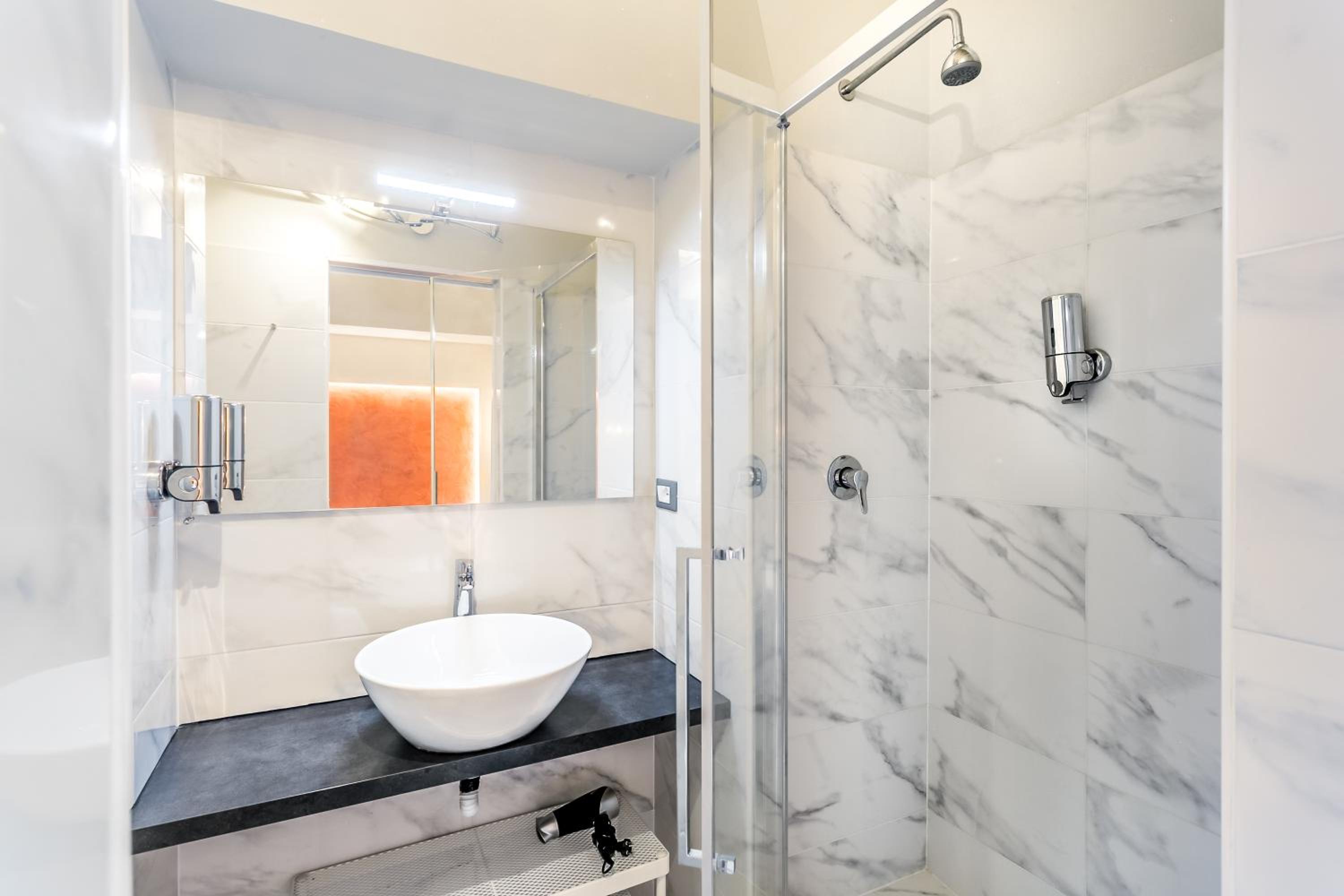 Double Room with Private Bathroom photo 3