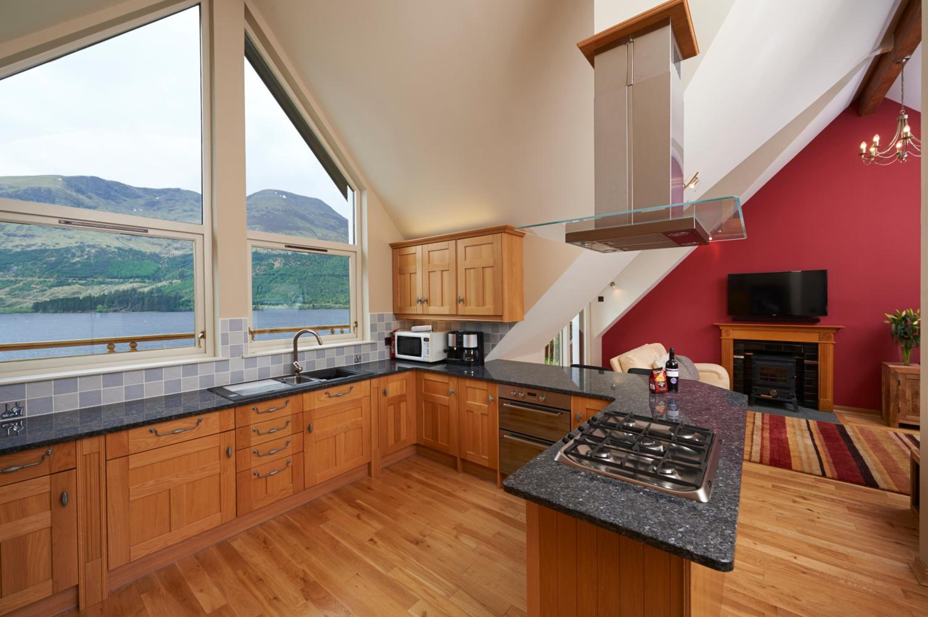 Three-Bedroom House photo 3