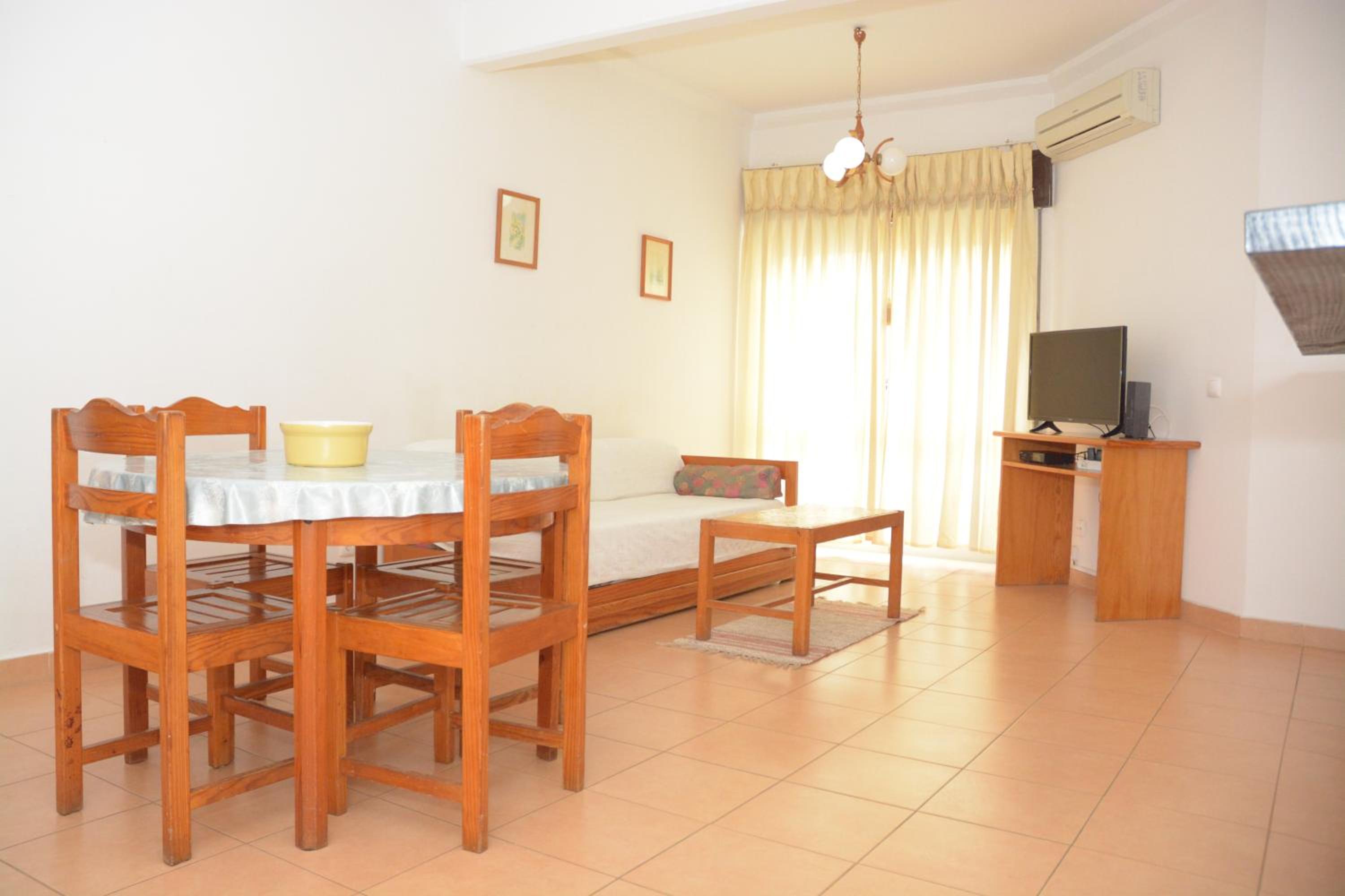 One-Bedroom Apartment - Photo 1