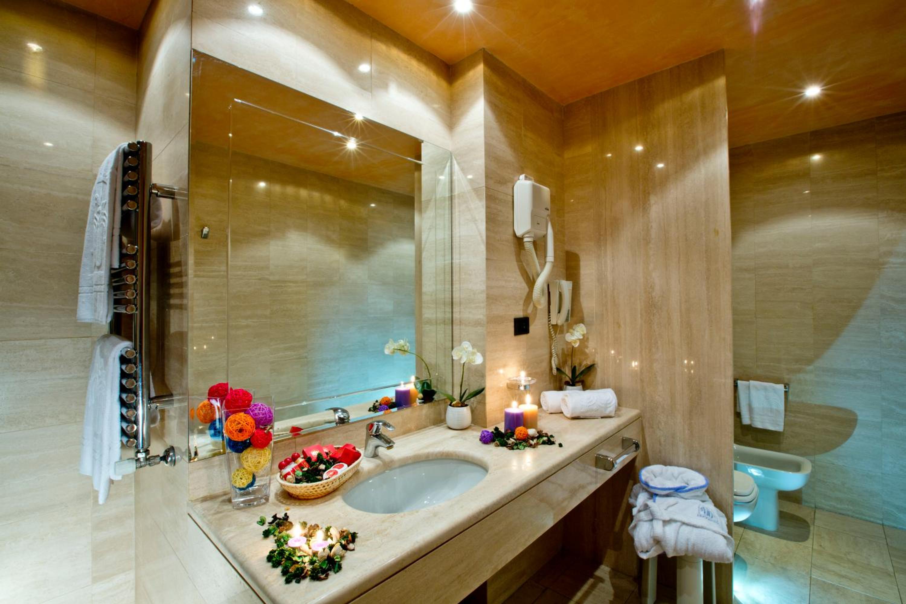 Standard Double Room - Photo 2