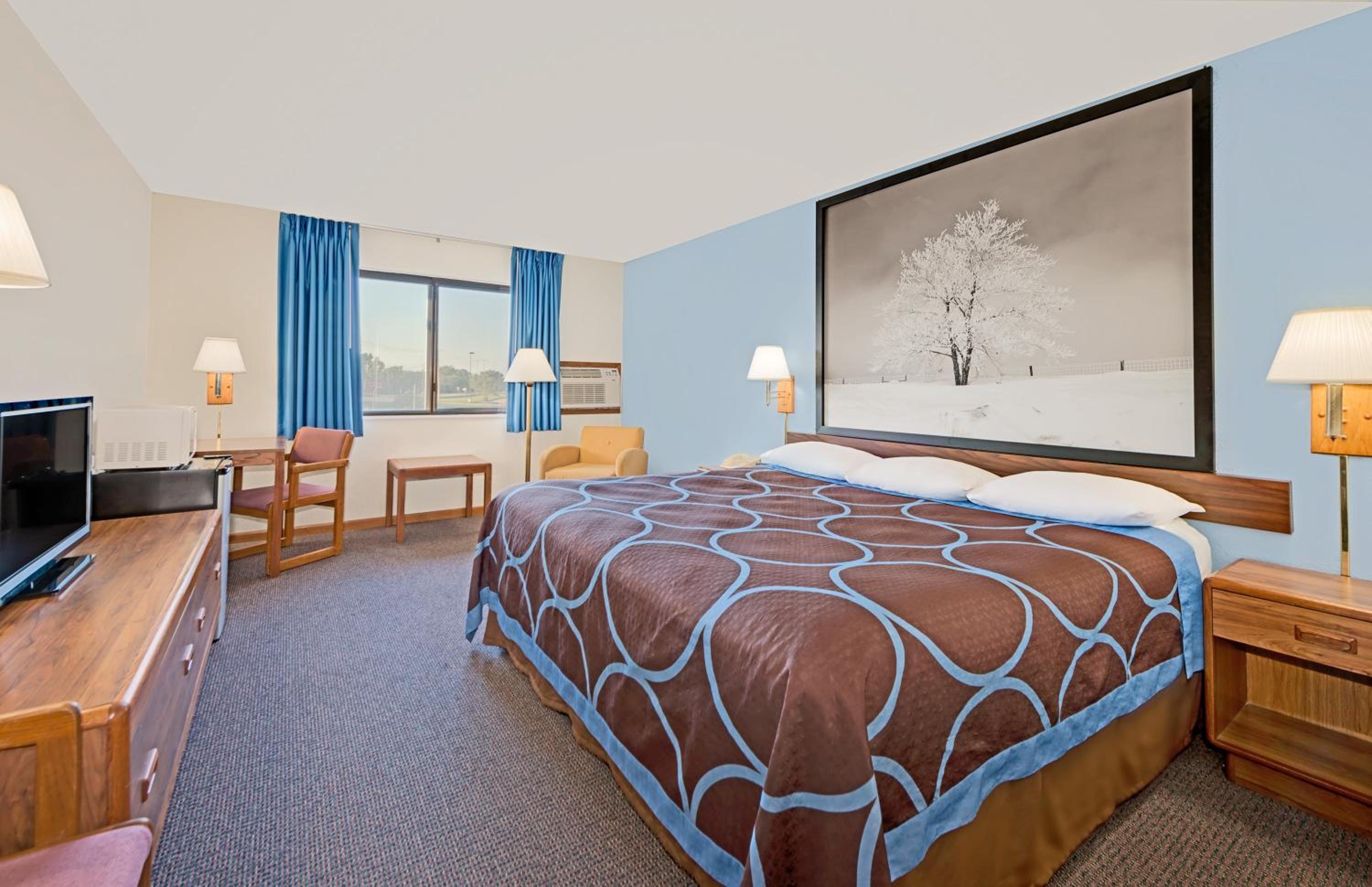 King Room - Non-Smoking - Photo 3