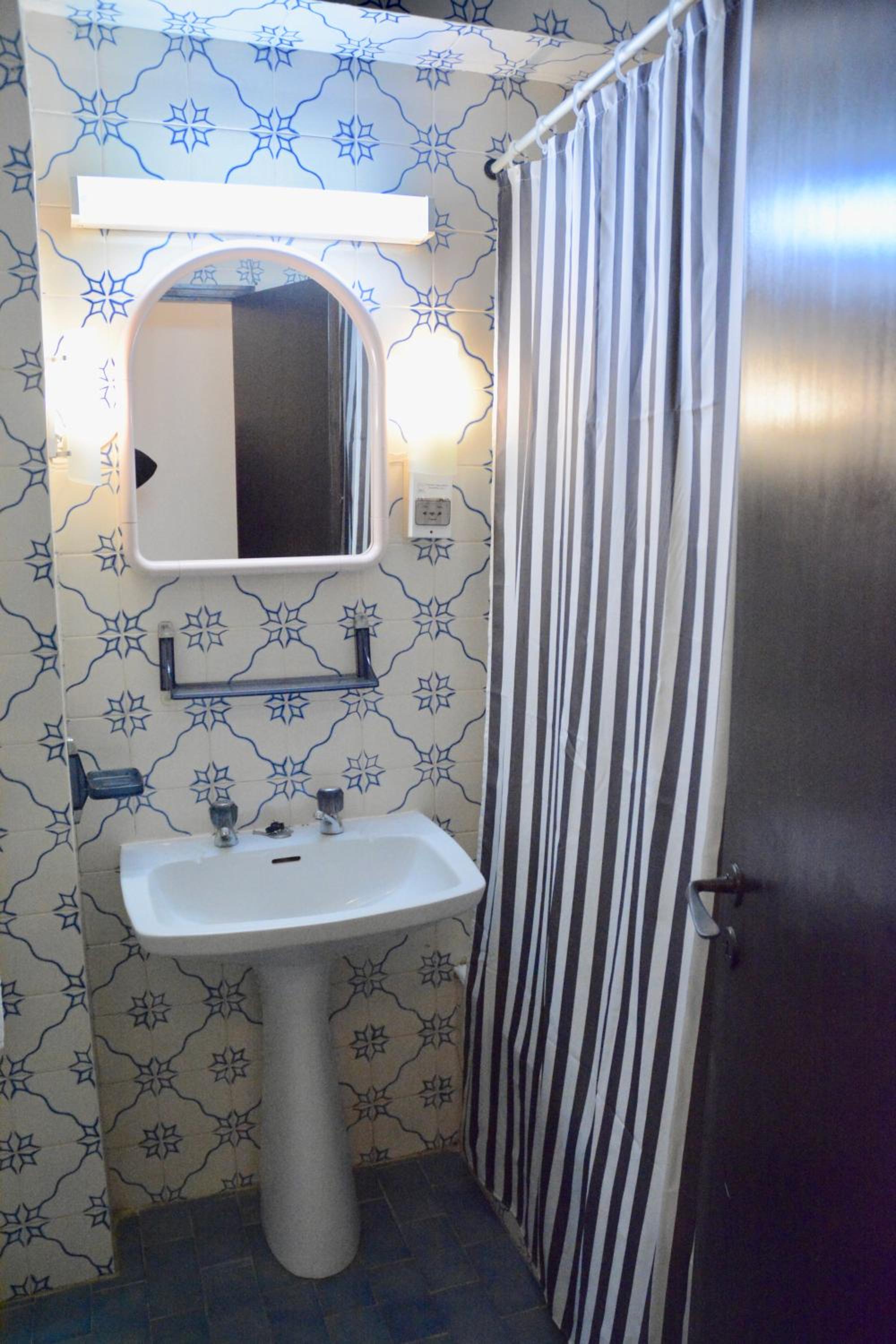 One-Bedroom Apartment - Photo 3