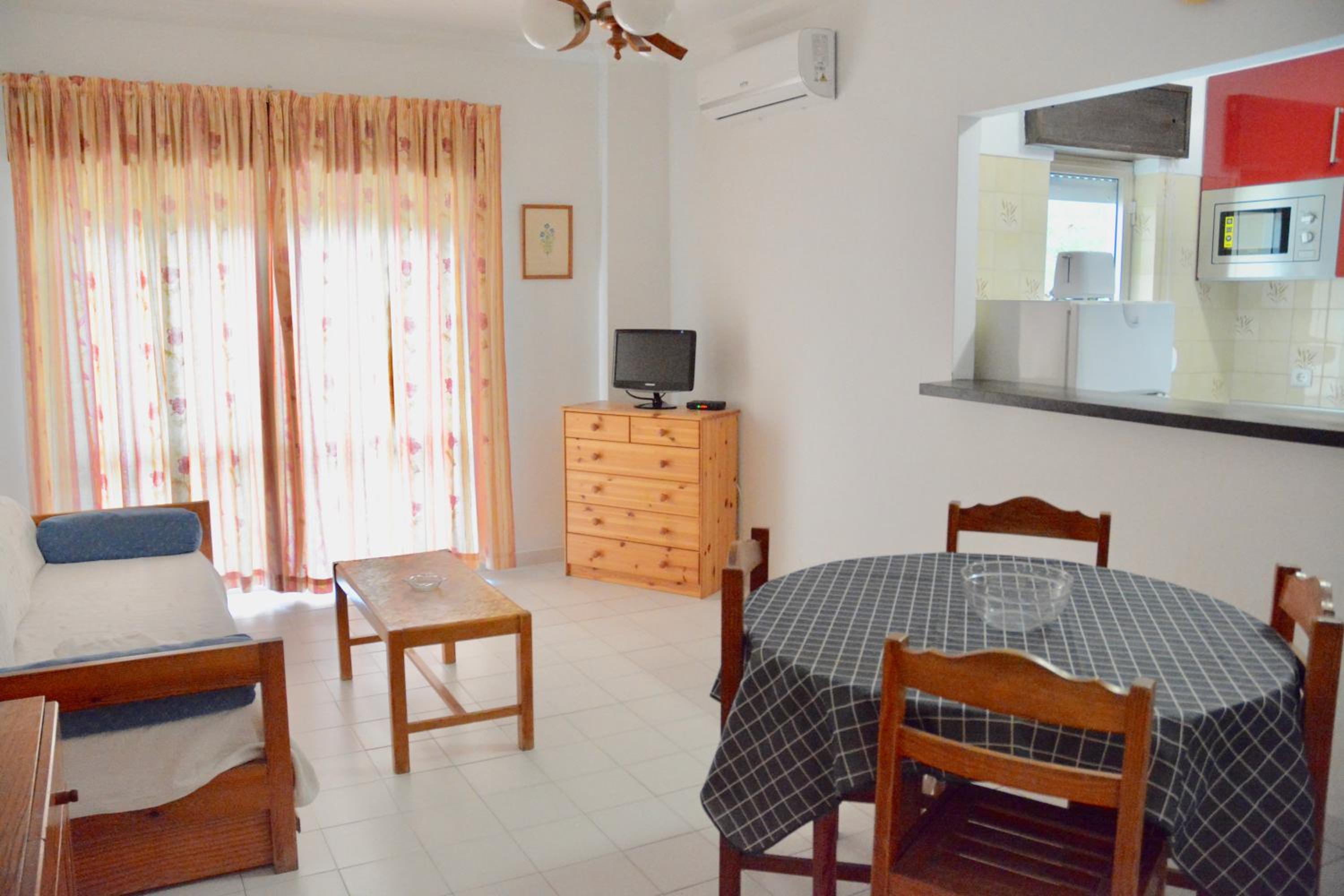 One-Bedroom Apartment - Photo 4