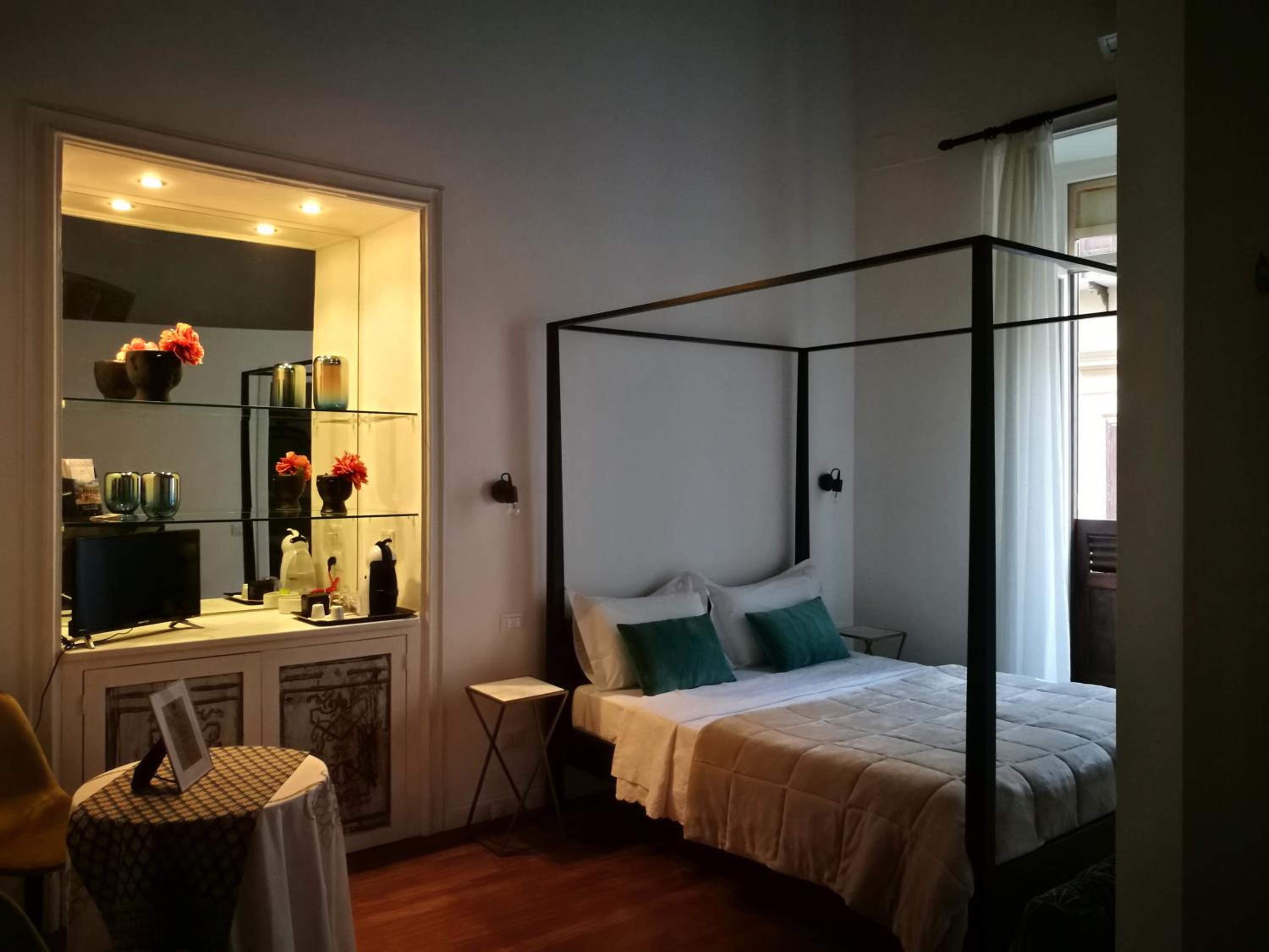 Deluxe Double Room with Shower - Photo 19